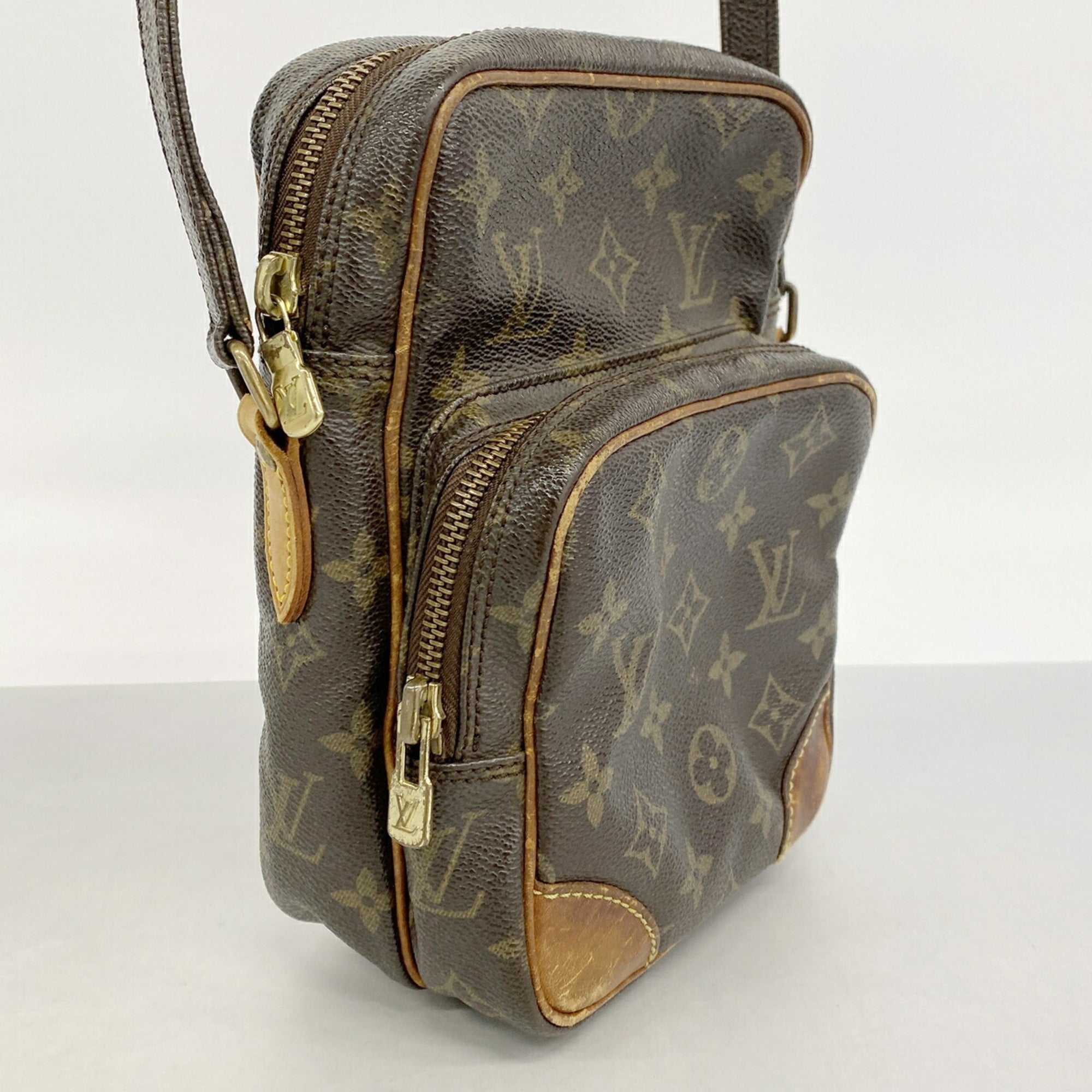 Louis Vuitton Brown Shoulder Bag (Pre-Owned)