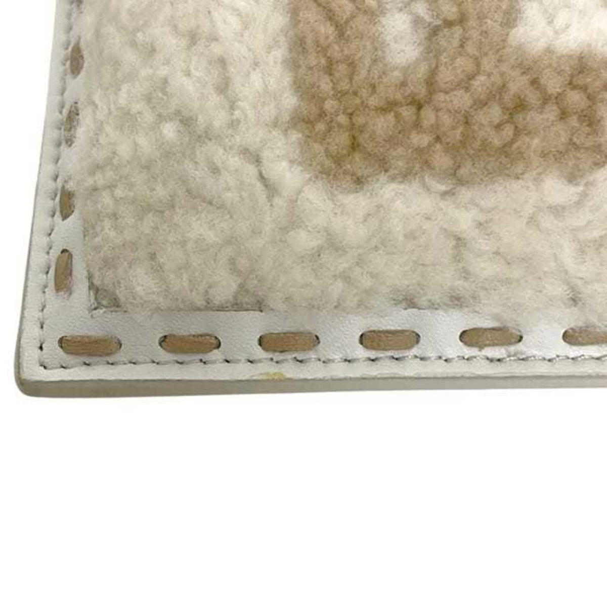 Fendi Beige White Leather Fur Pouch (Pre-Owned)