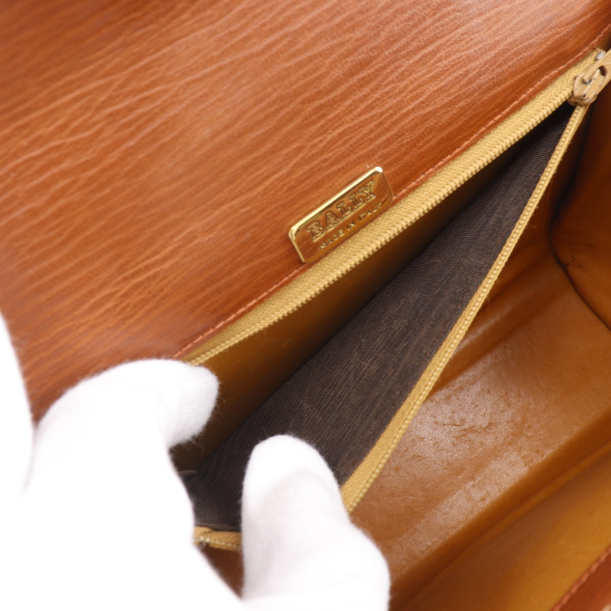 Bally Brown Leather Shoulder Bag (Pre-Owned)