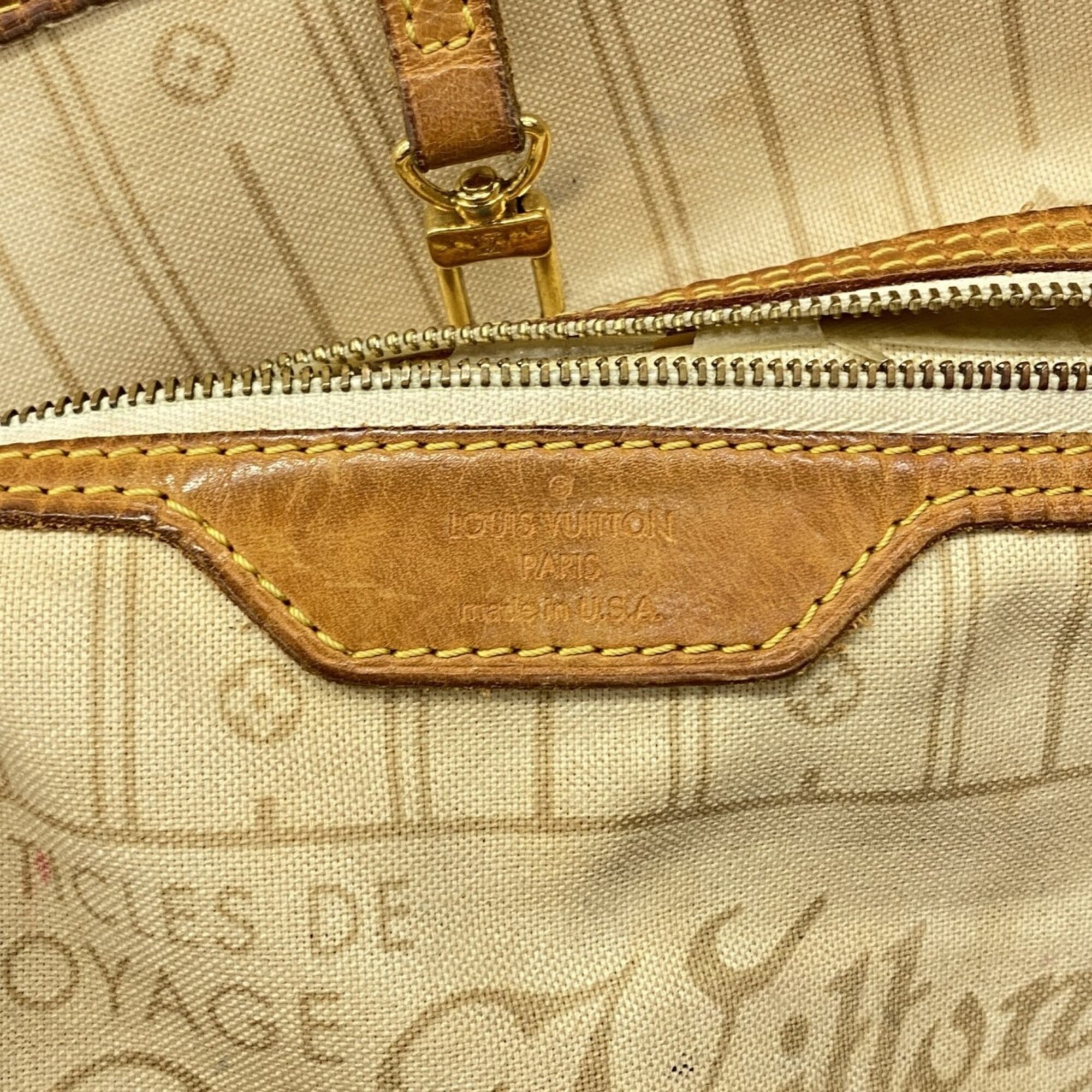 Louis Vuitton White Tote Bag (Pre-Owned)