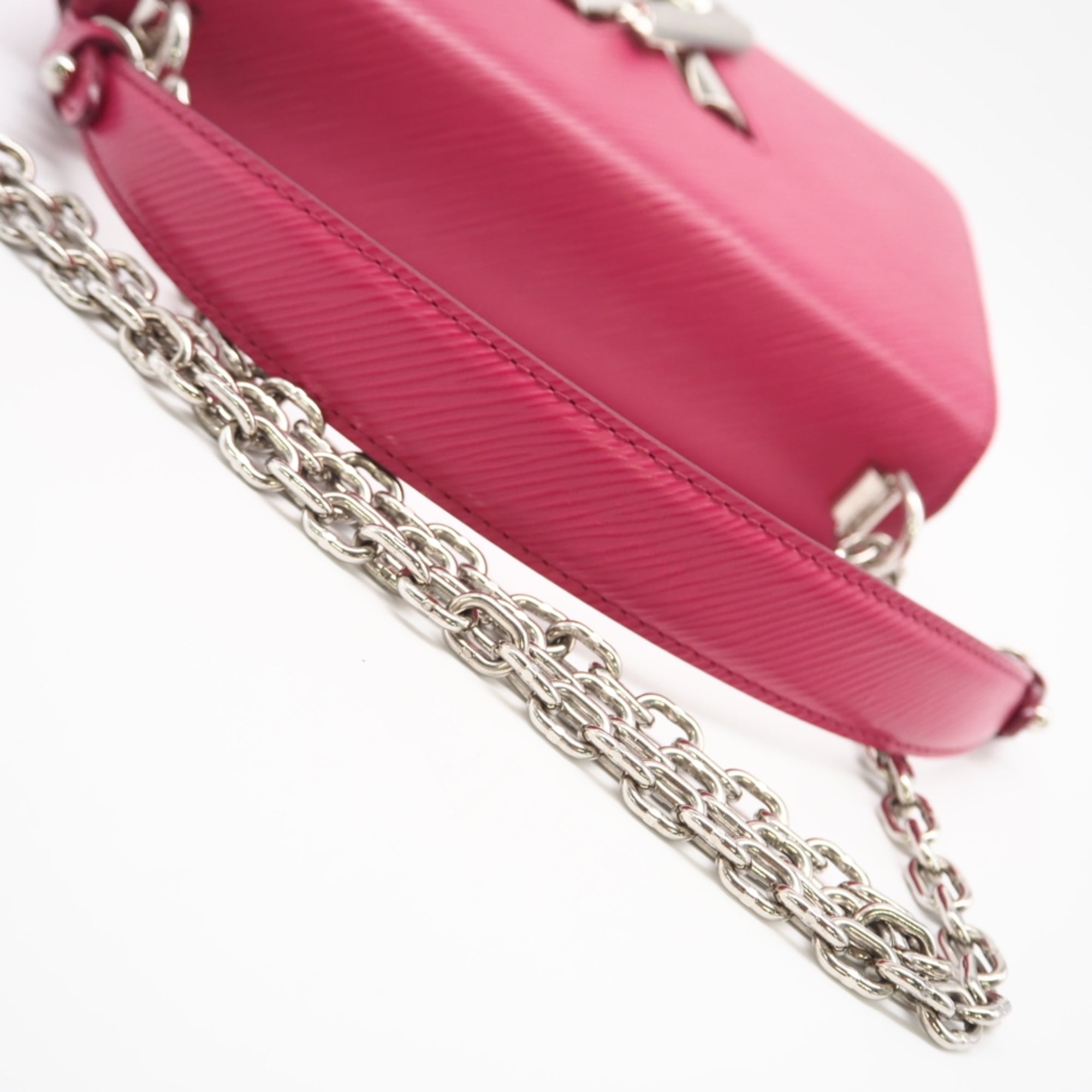 Louis Vuitton Fuchsia Pink Shoulder Bag (Pre-Owned)