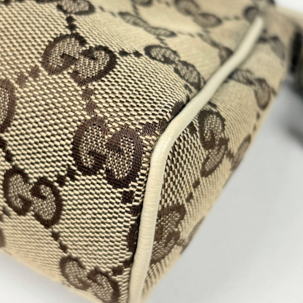 Gucci Abbey Beige Ivory Gg Canvas Leather Handbag Pouch (Pre-Owned)