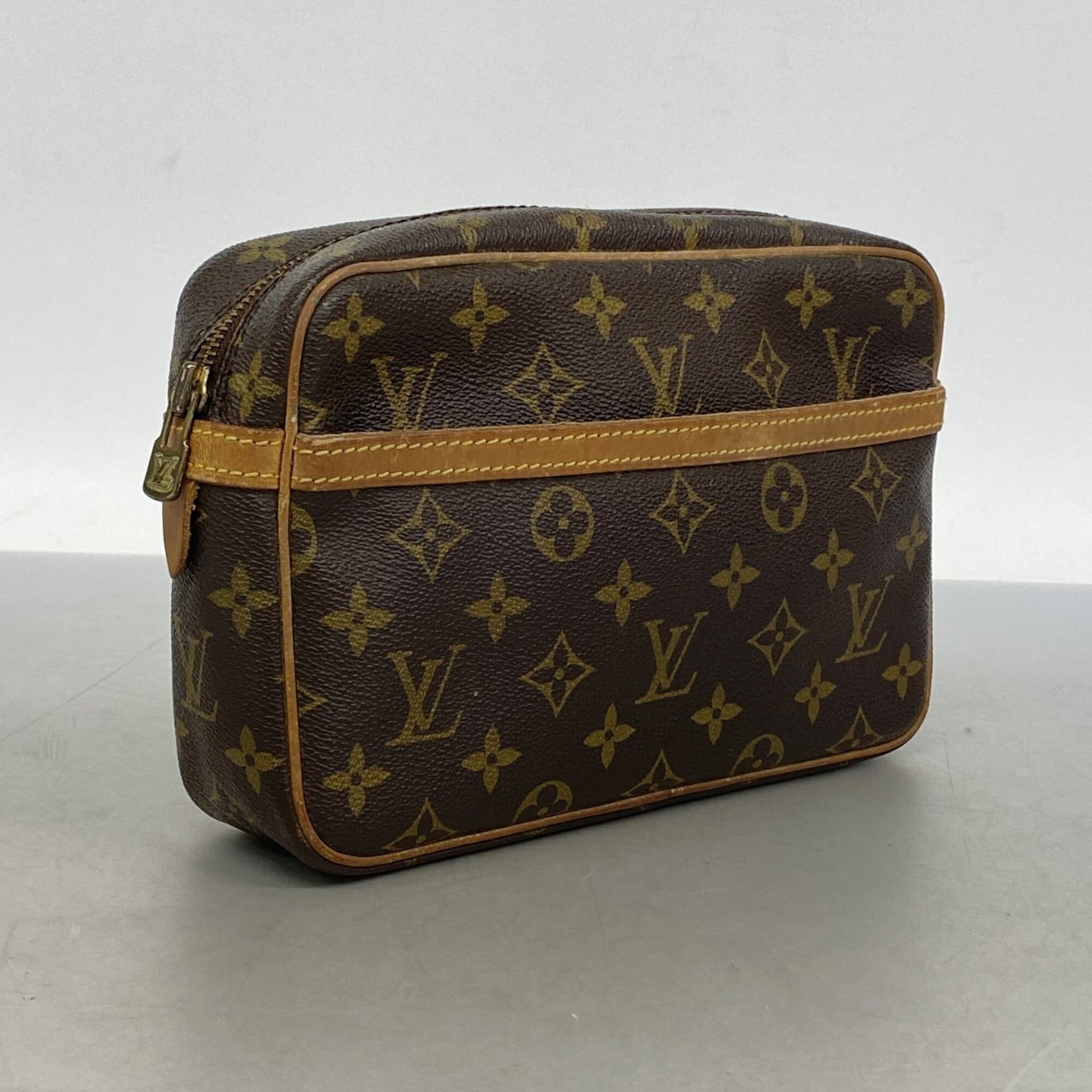 Louis Vuitton Brown Clutch Bag (Pre-Owned)