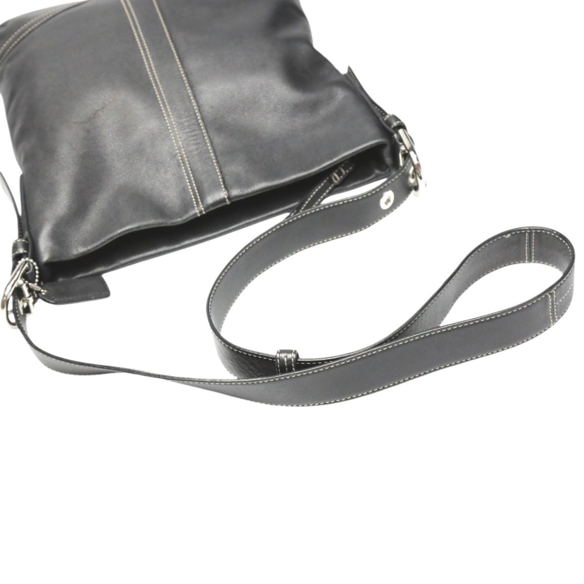 Coach Black Leather Shoulder Bag (Pre-Owned)