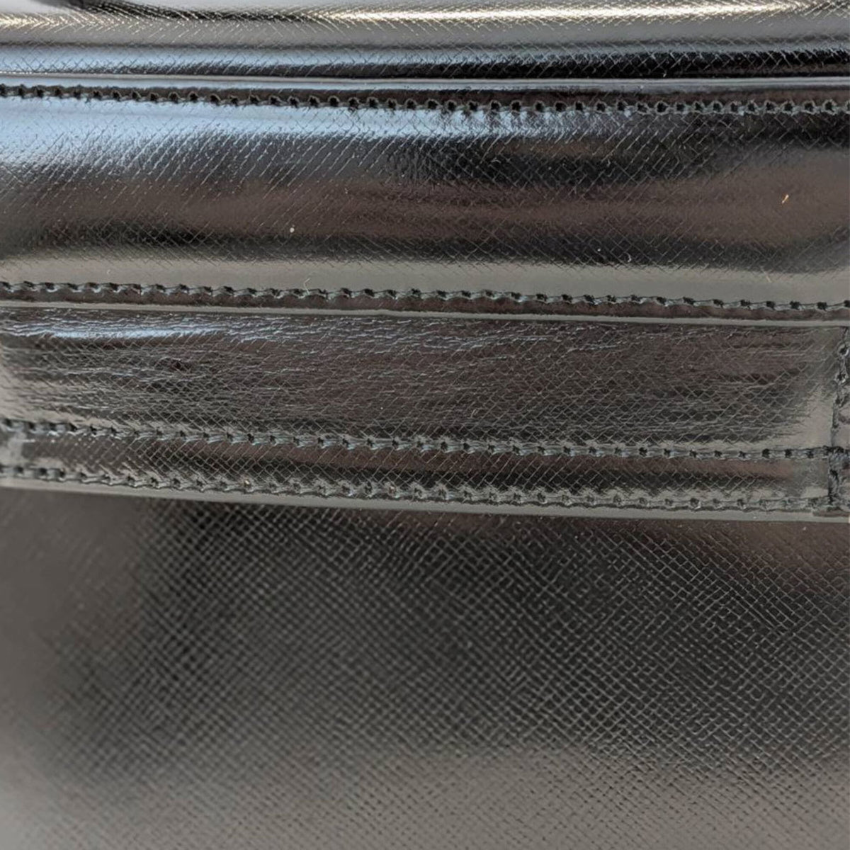 Versace Black Leather Handbag (Pre-Owned)