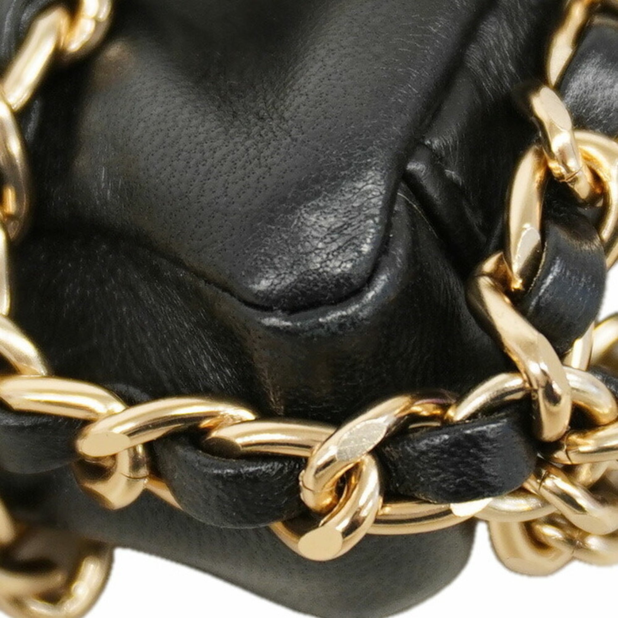 Chanel Black Leather Shoulder Bag (Pre-Owned)