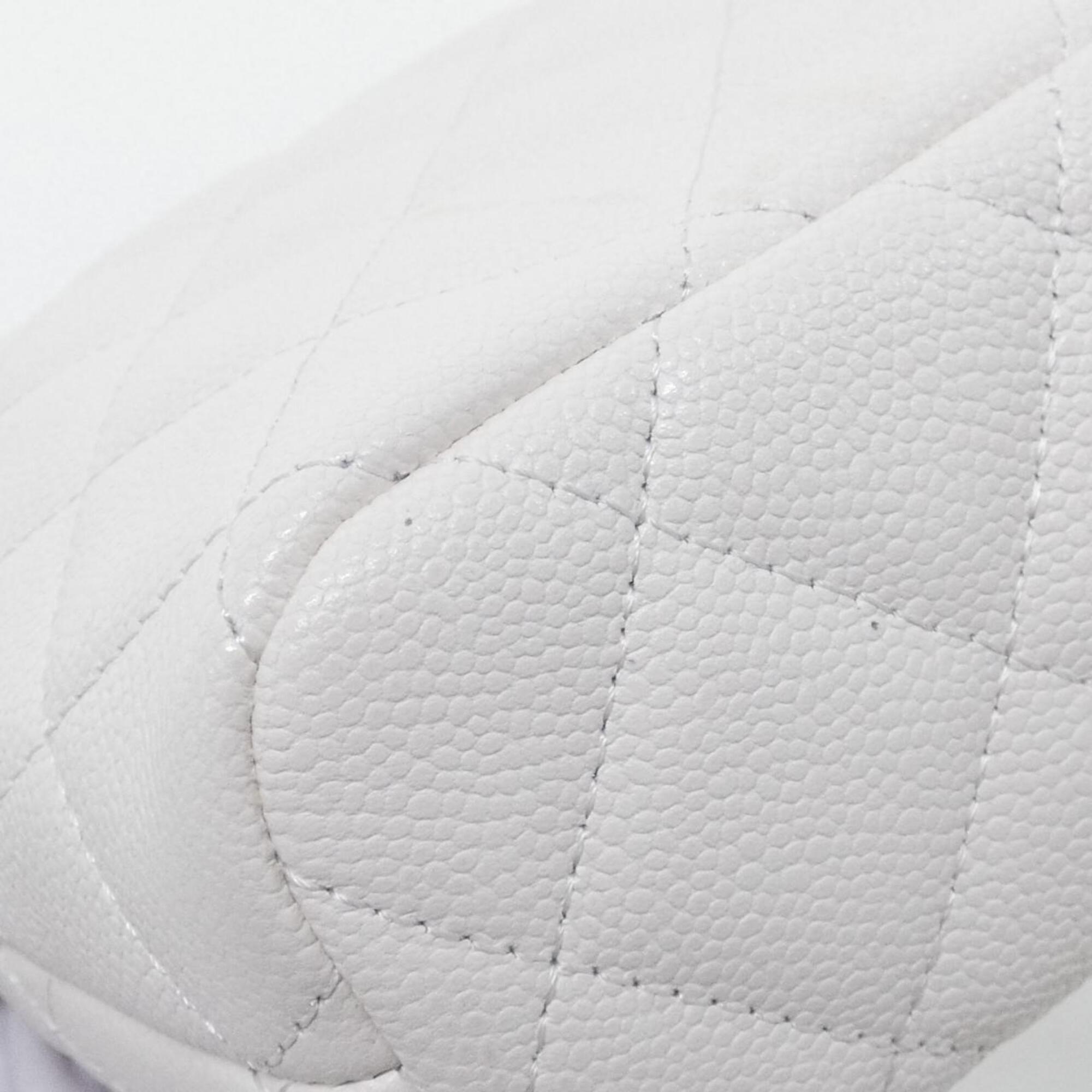 Chanel White Grained Calfskin Handbag (Pre-Owned)