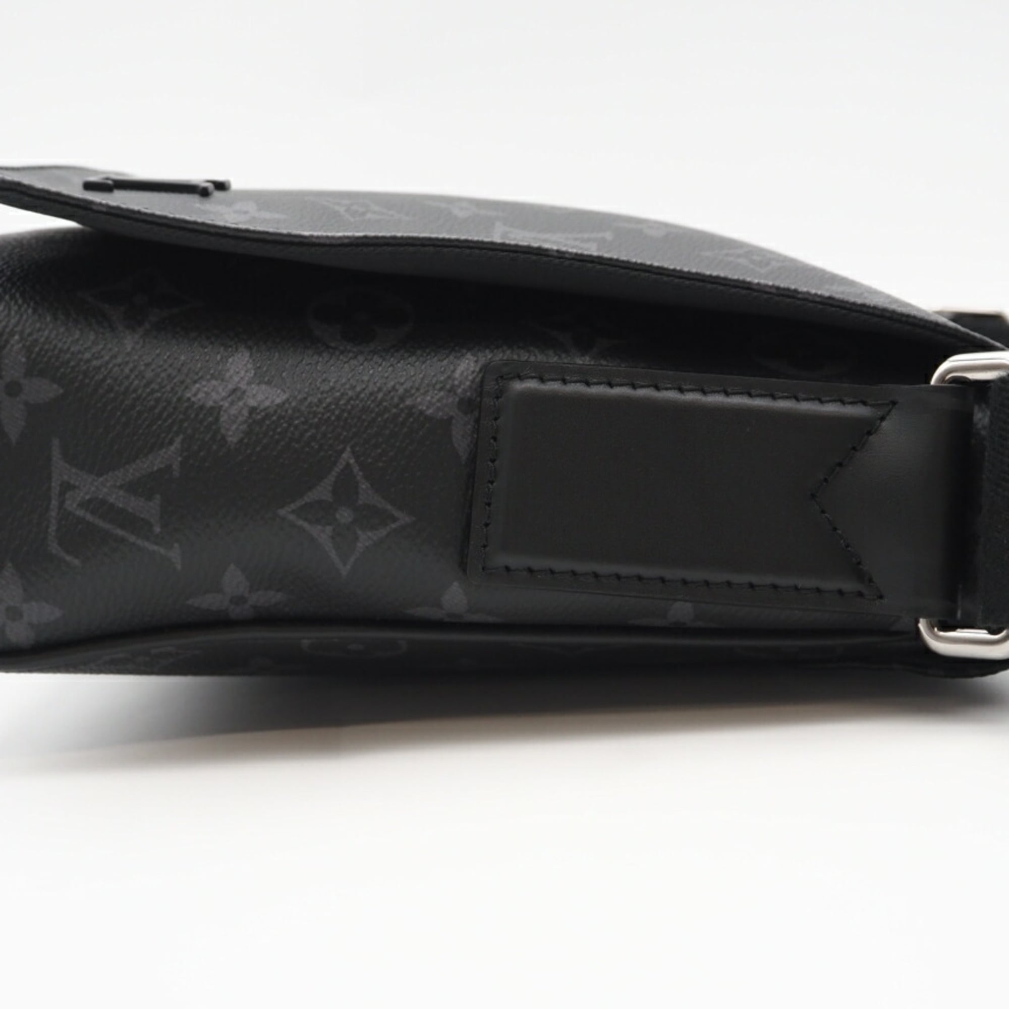 Louis Vuitton Gray Coated Canvas Shoulder Bag (Pre-Owned)