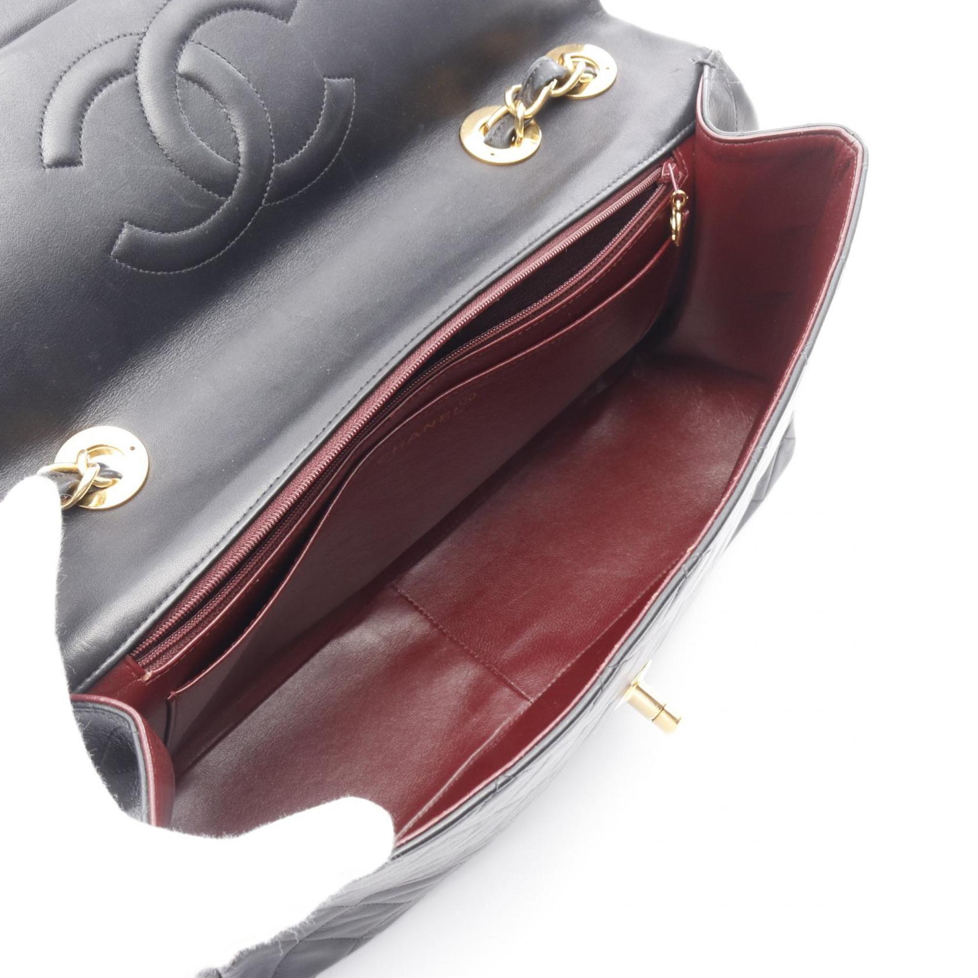Chanel Black Leather Shoulder Bag (Pre-Owned)