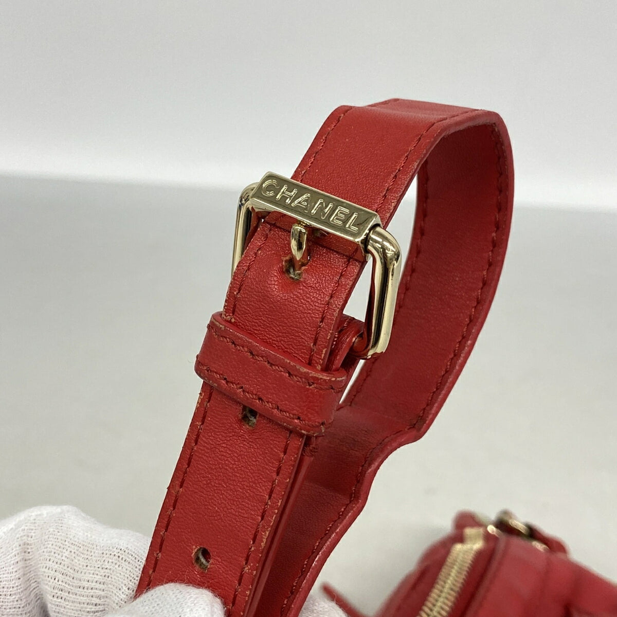 Chanel Red Color Leather Sling Bag (Pre-Owned)