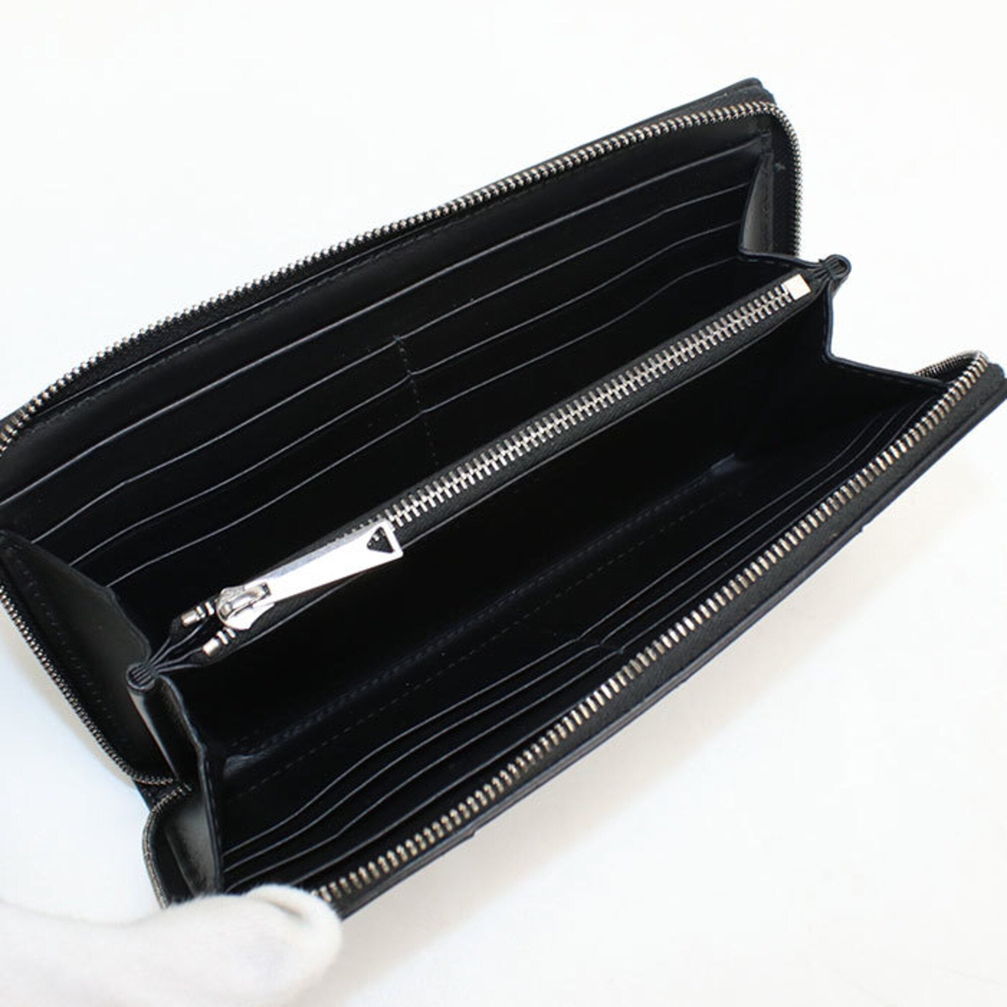 Bottega Veneta Black Leather Long Wallet (Bi-Fold) (Pre-Owned)