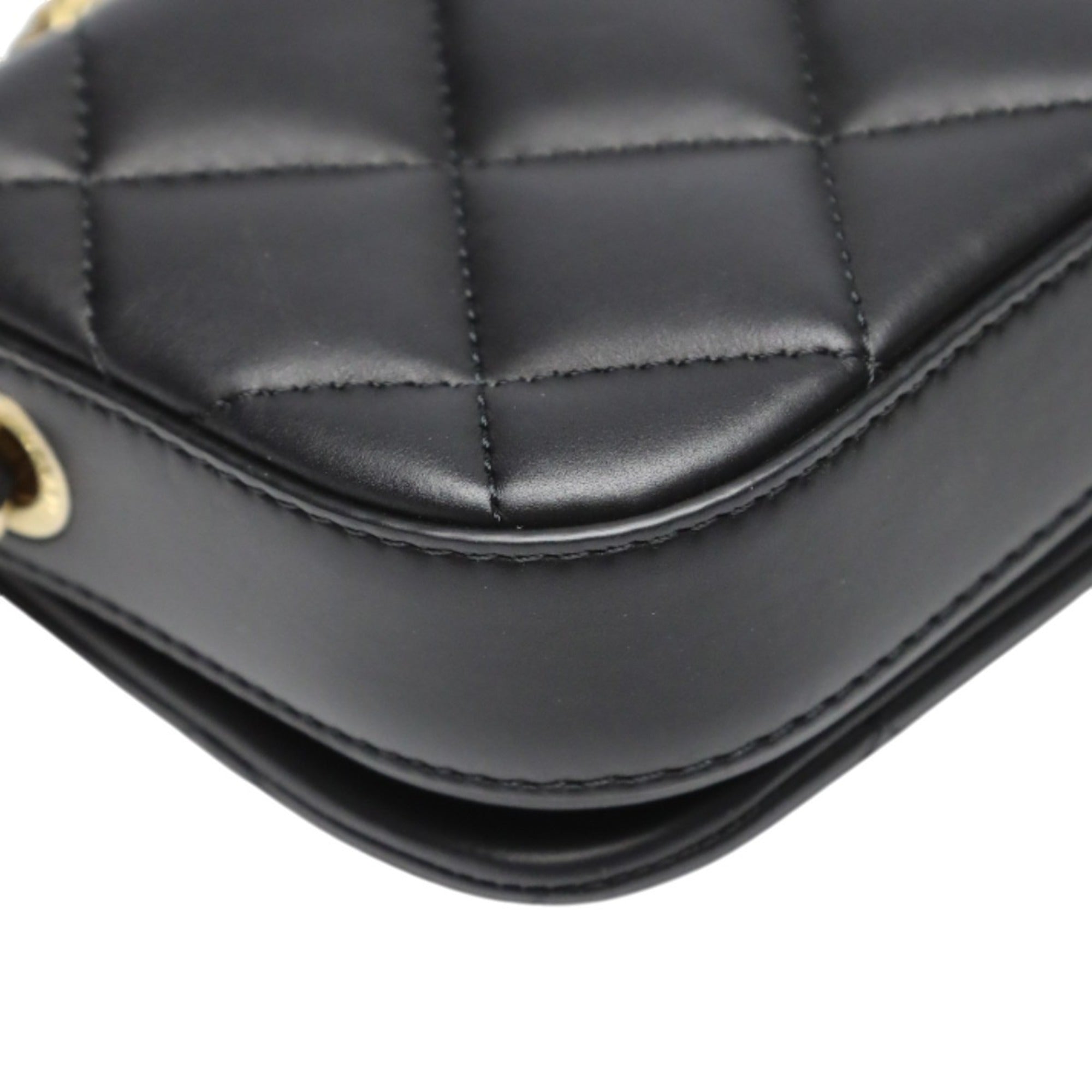 Chanel Black Leather Shoulder Bag (Pre-Owned)