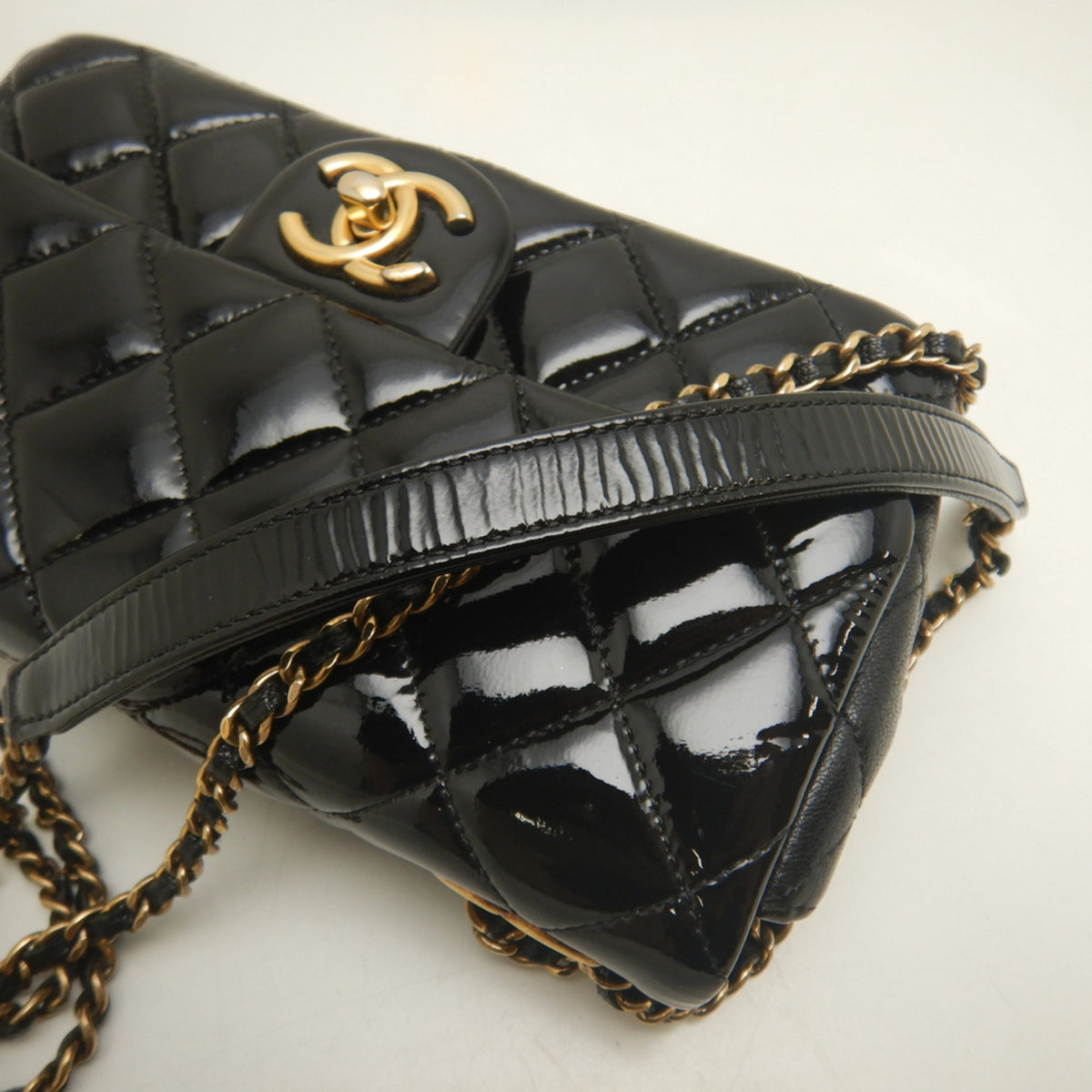 Chanel Matelasse Black Patent Leather Shoulder Bag (Pre-Owned)