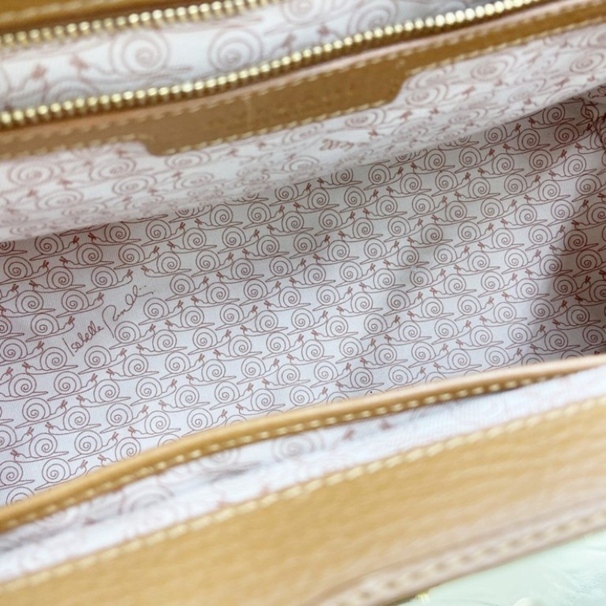 Bvlgari Beige Leather Handbag (Pre-Owned)