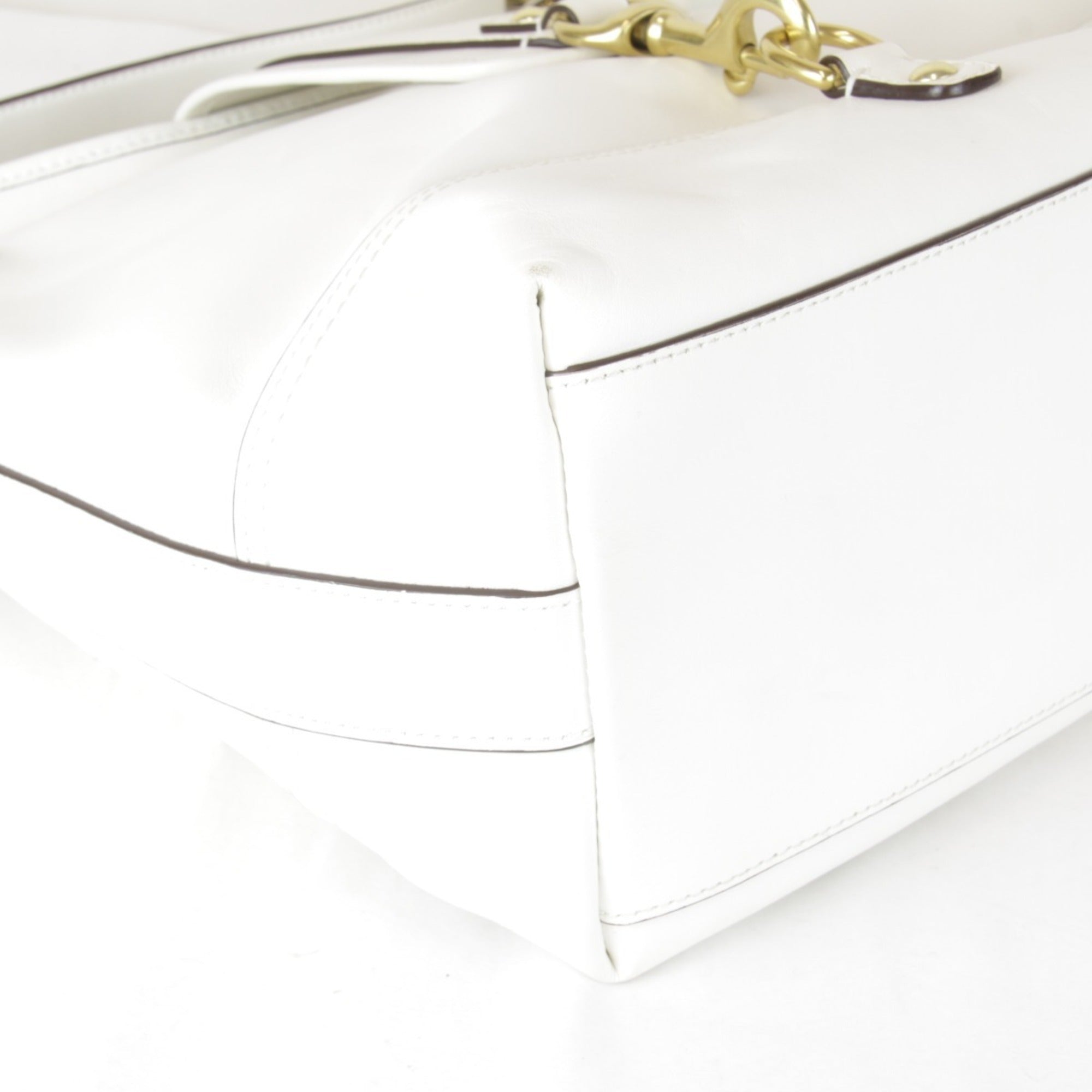 Coach White Leather Shoulder Bag (Pre-Owned)