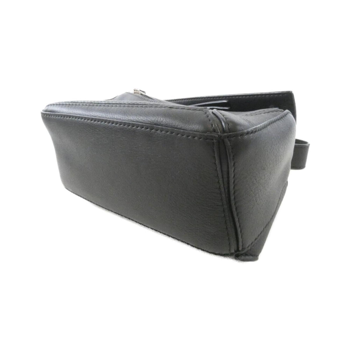 Loewe Black Leather Shoulder Bag (Pre-Owned)