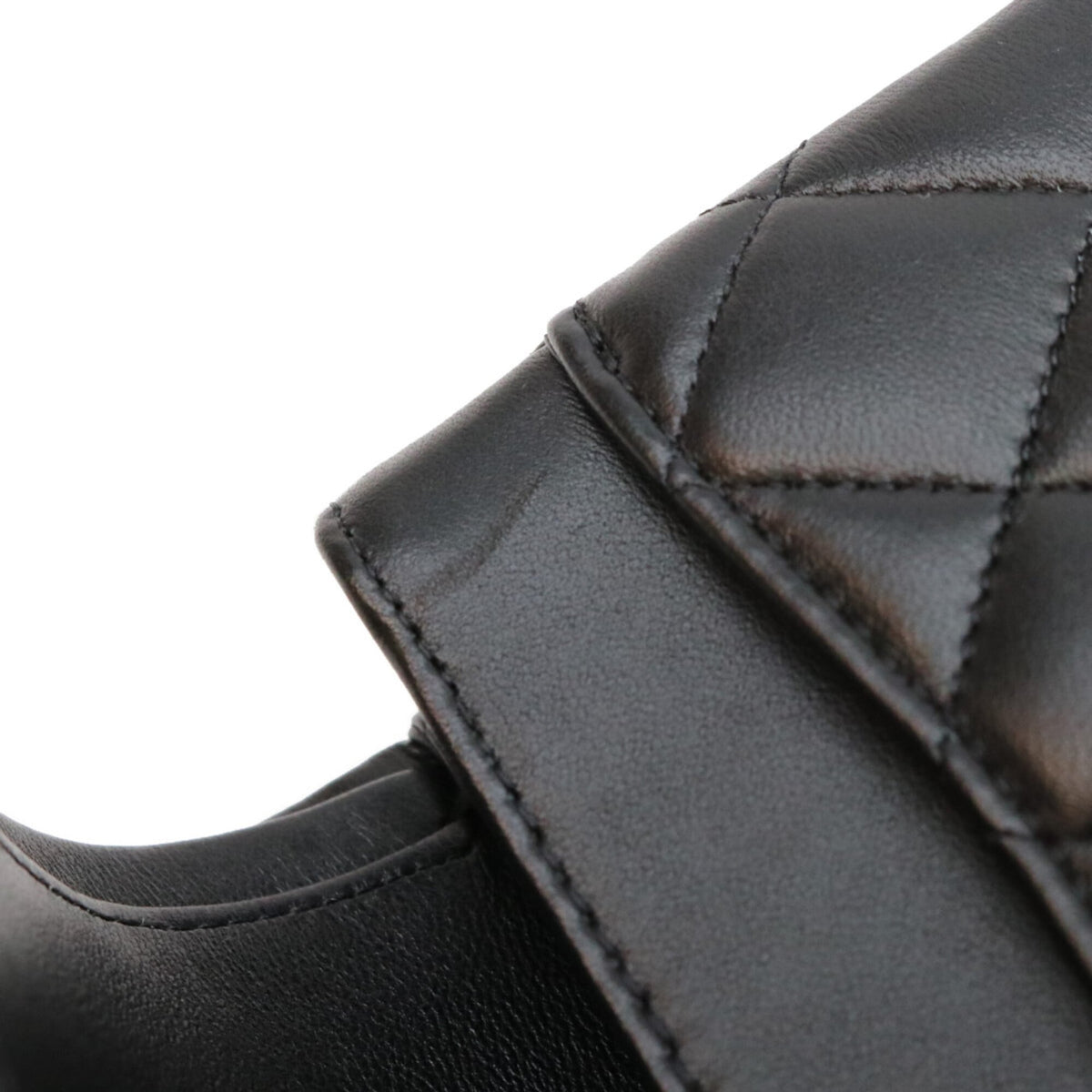 Chanel Black Leather Shoulder Bag (Pre-Owned)
