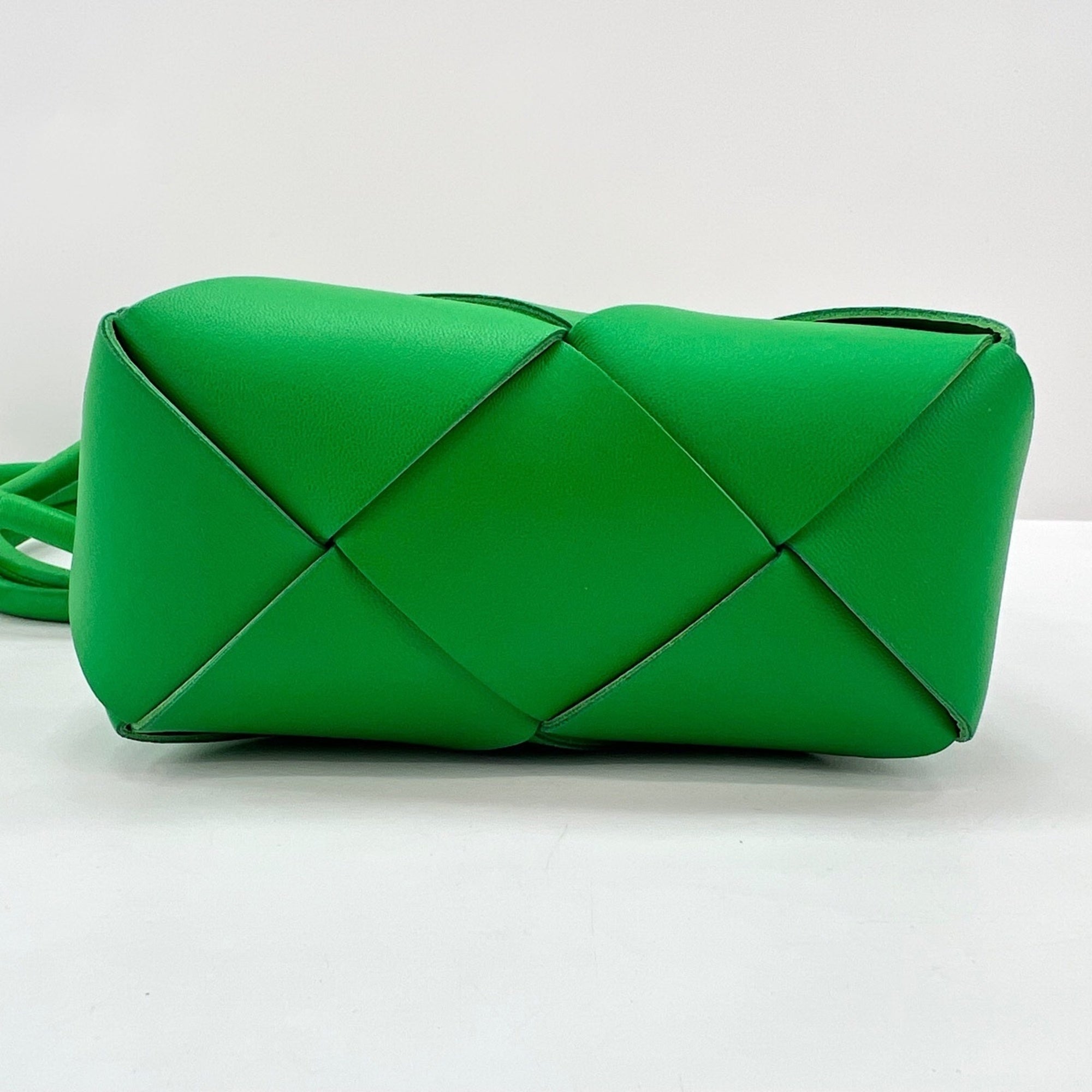 Bottega Veneta Green Intrecciato Shoulder Bag (Pre-Owned)