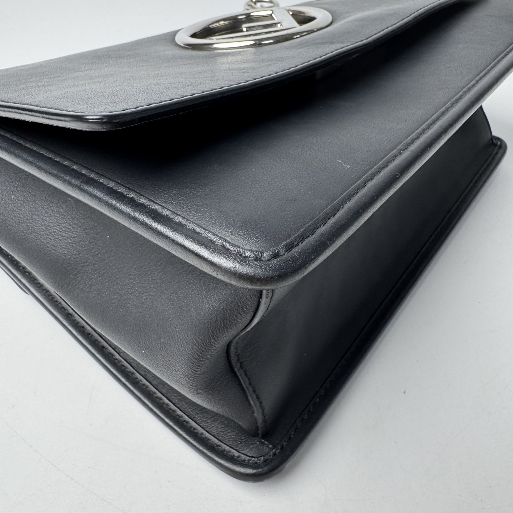 Fendi Black Leather Shoulder Bag (Pre-Owned)