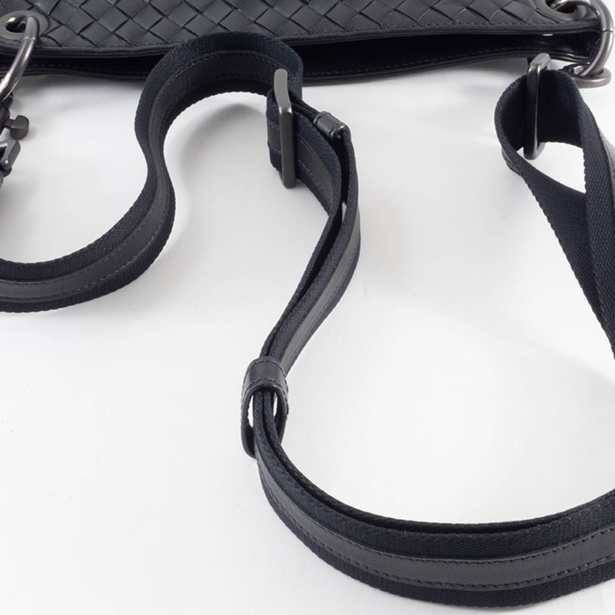 Bottega Veneta Black Leather Shoulder Bag (Pre-Owned)