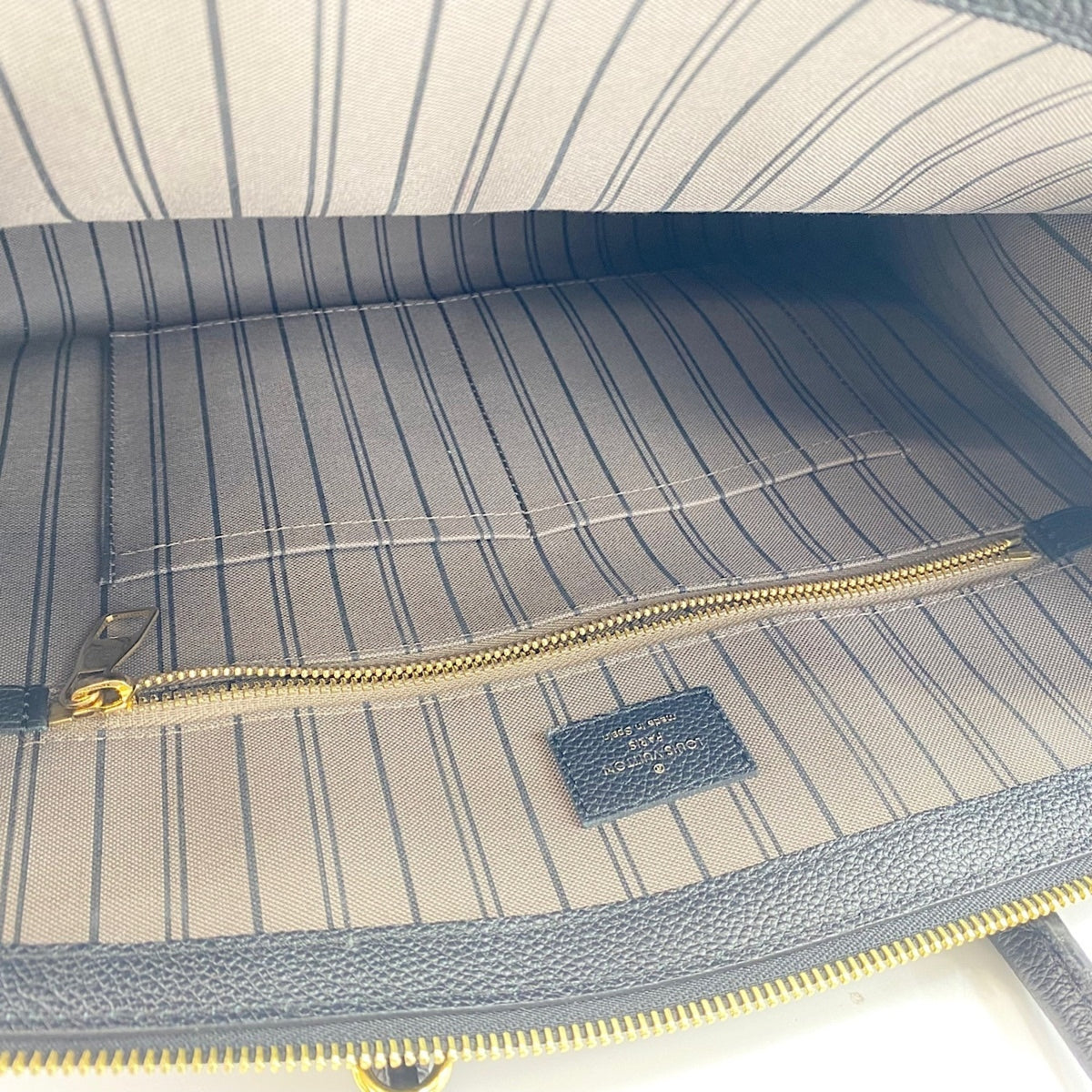 Louis Vuitton Black Tote Bag (Pre-Owned)