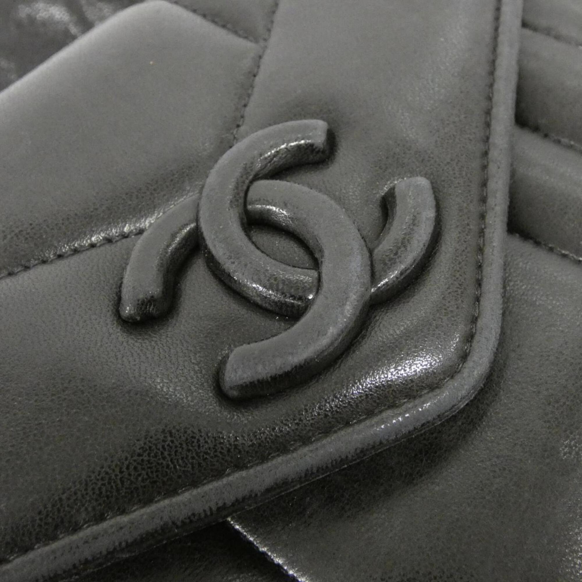 Chanel Black Leather Shoulder Bag (Pre-Owned)