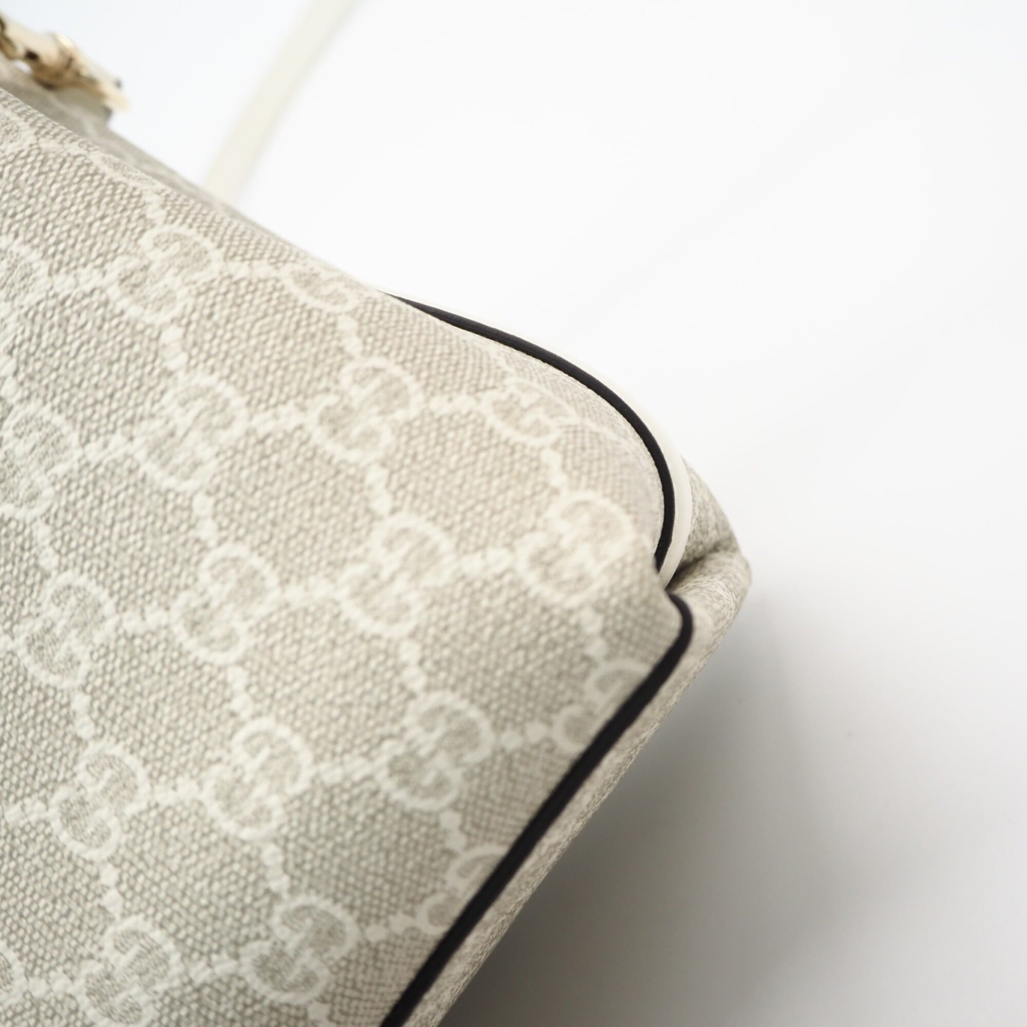 Gucci Beige White Coated Canvas Leather Shoulder Bag (Pre-Owned)