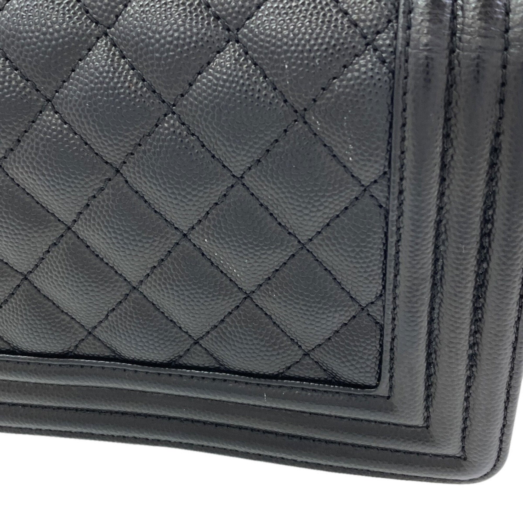 Chanel Black Leather Shoulder Bag (Pre-Owned)