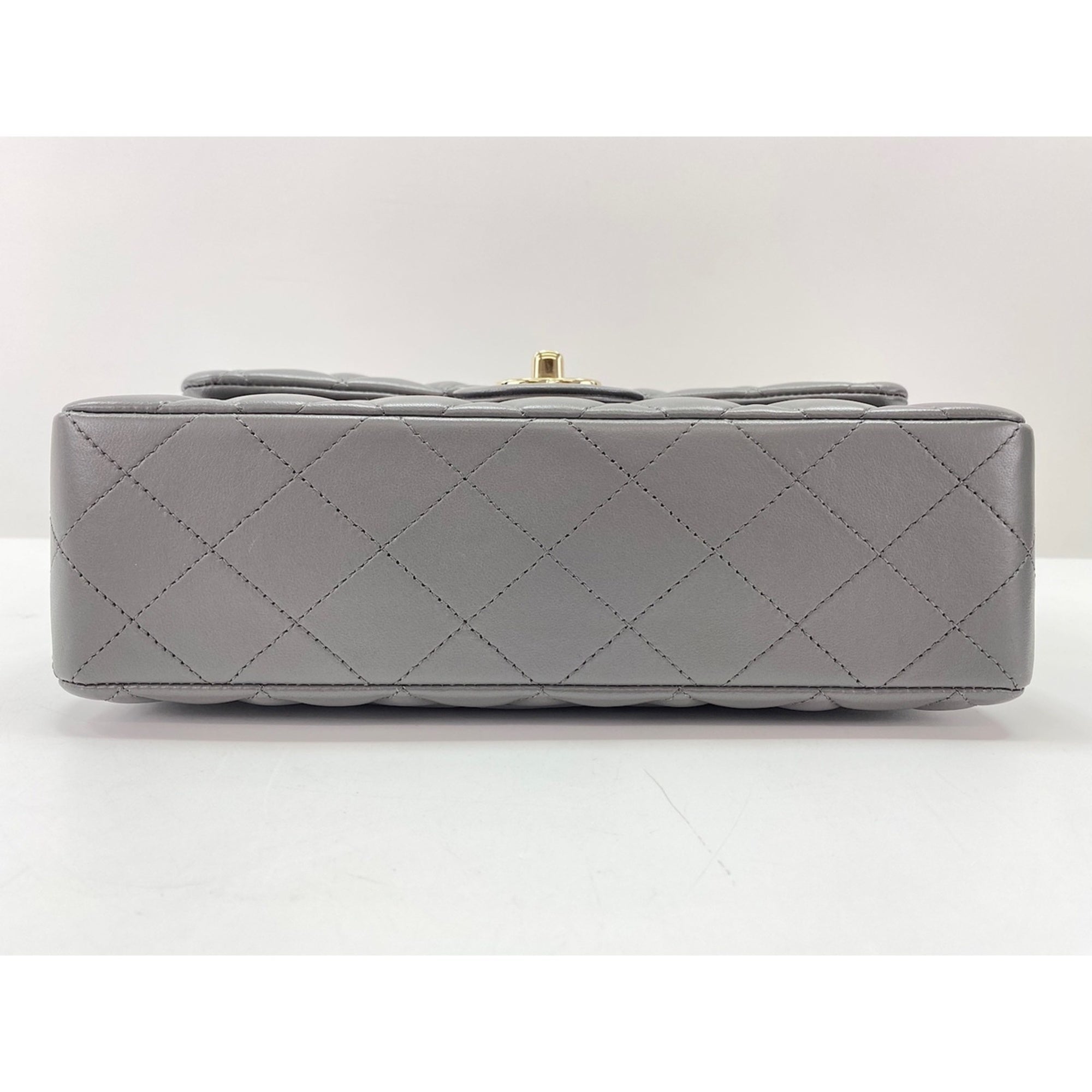 Chanel Gray Shoulder Bag (Pre-Owned)