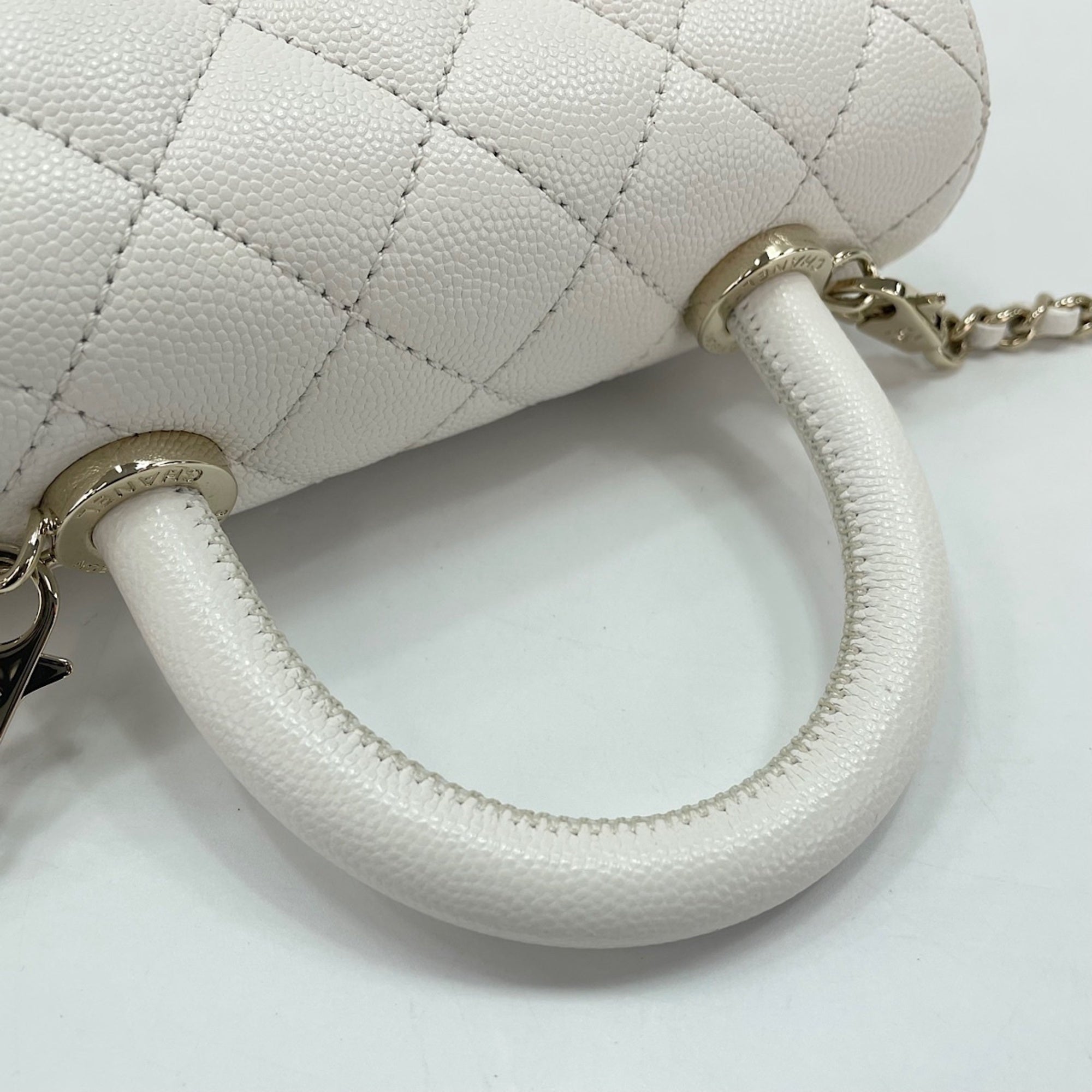 Chanel White Handbag (Pre-Owned)
