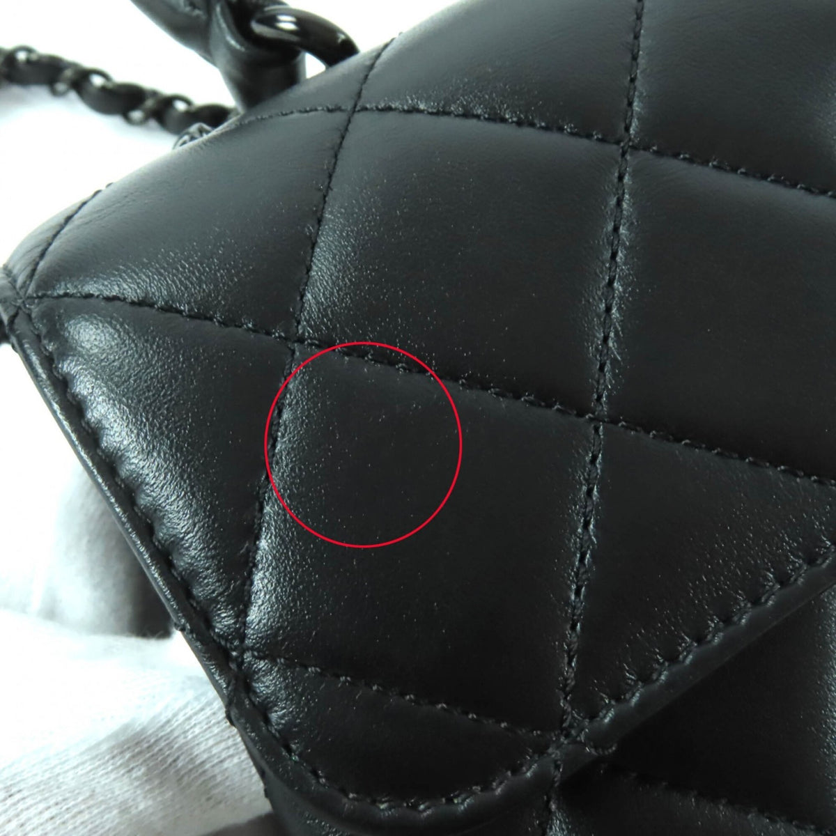 Chanel Black Leather Shoulder Bag (Pre-Owned)