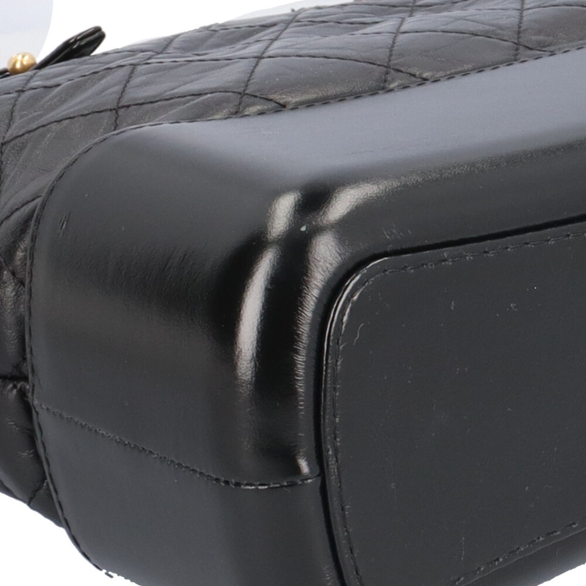 Chanel Black Leather Shoulder Bag (Pre-Owned)