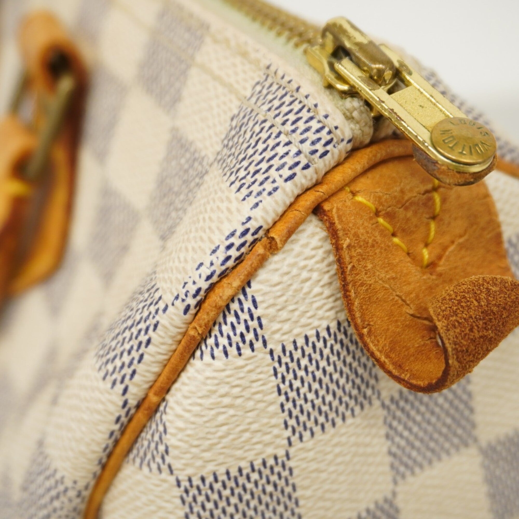 Louis Vuitton White Handbag (Pre-Owned)