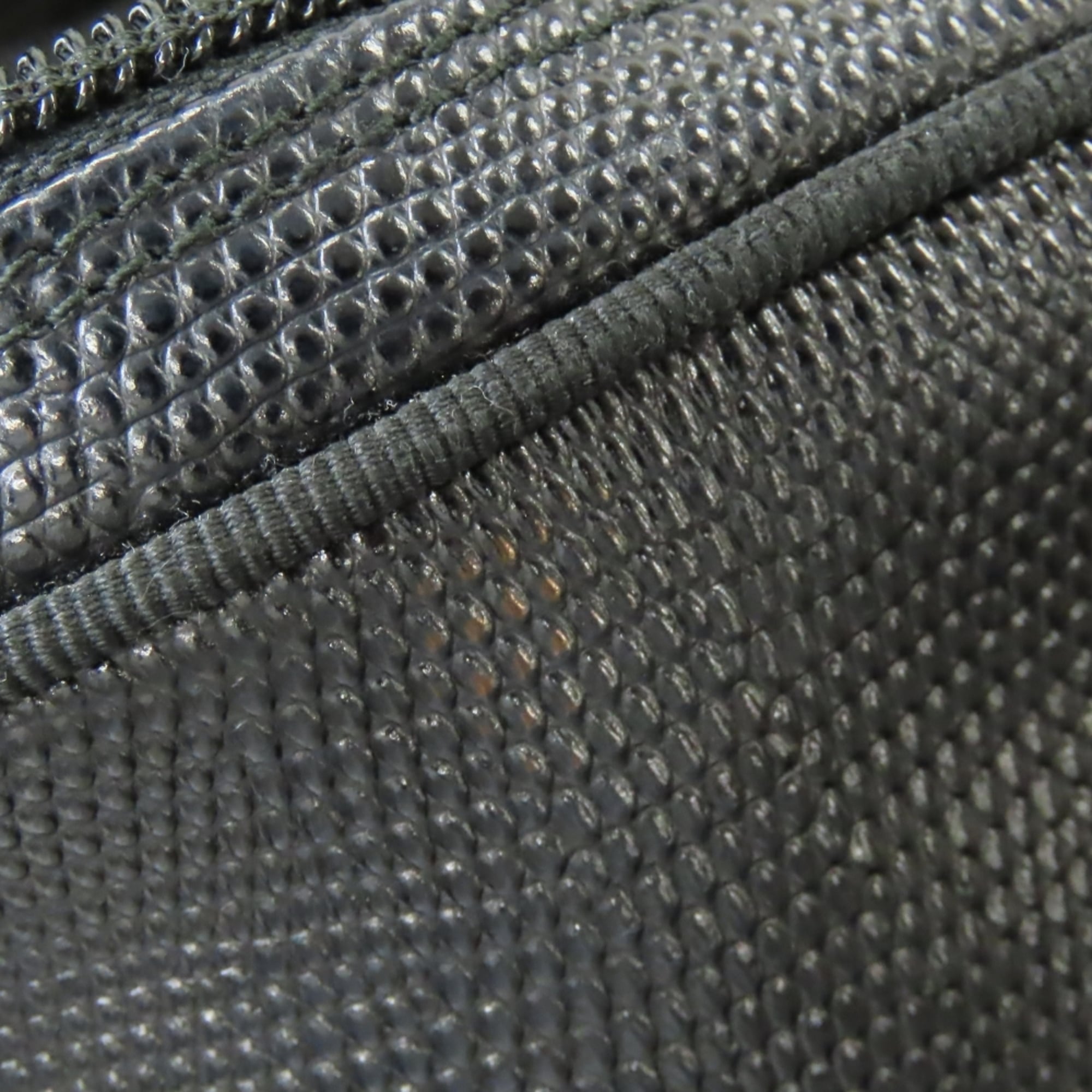 Salvatore Ferragamo Vara Black Leather Shoulder Bag (Pre-Owned)