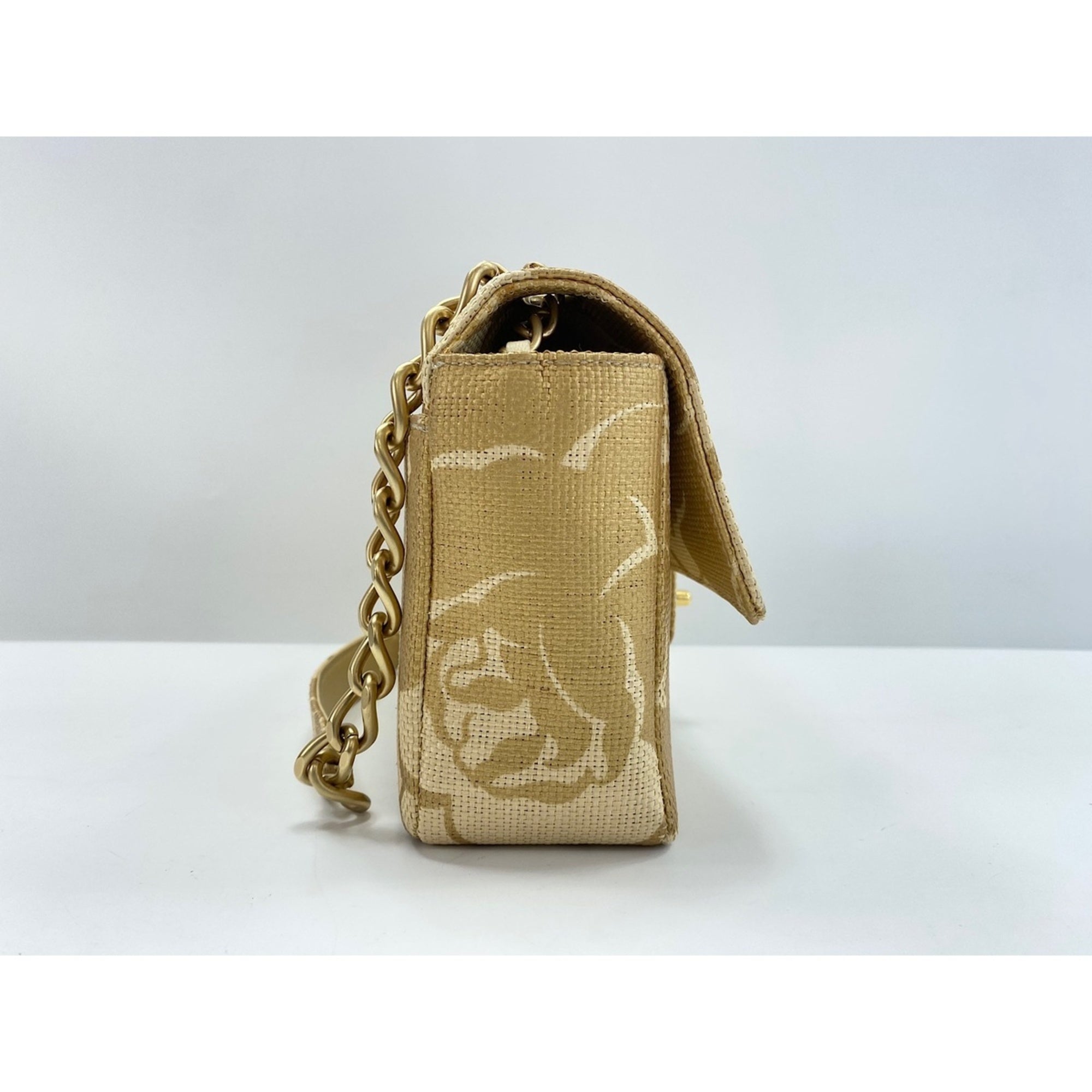 Chanel Beige Raffia Shoulder Bag (Pre-Owned)