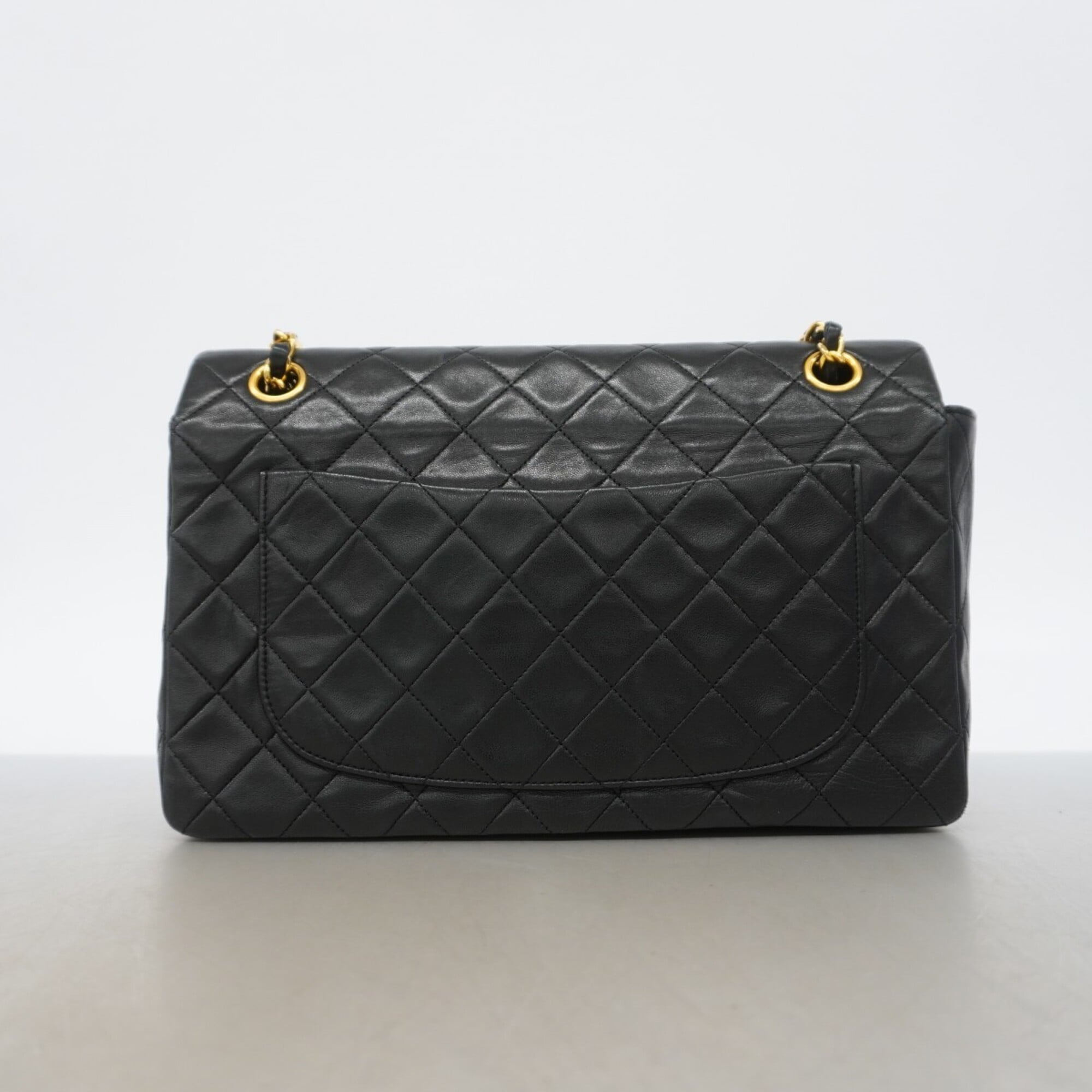 Chanel Black Leather Shoulder Bag (Pre-Owned)