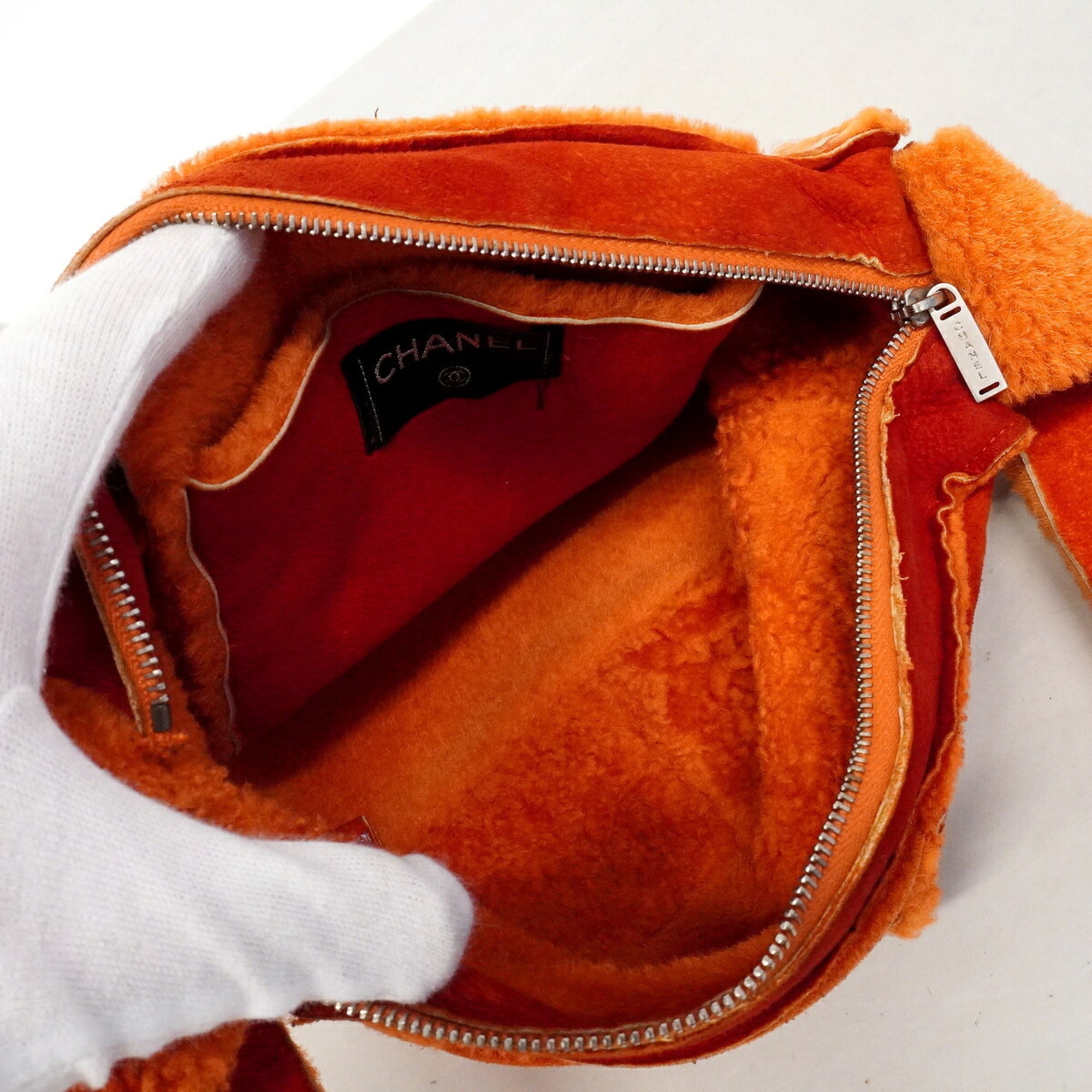 Chanel Orange Shoulder Bag (Pre-Owned)
