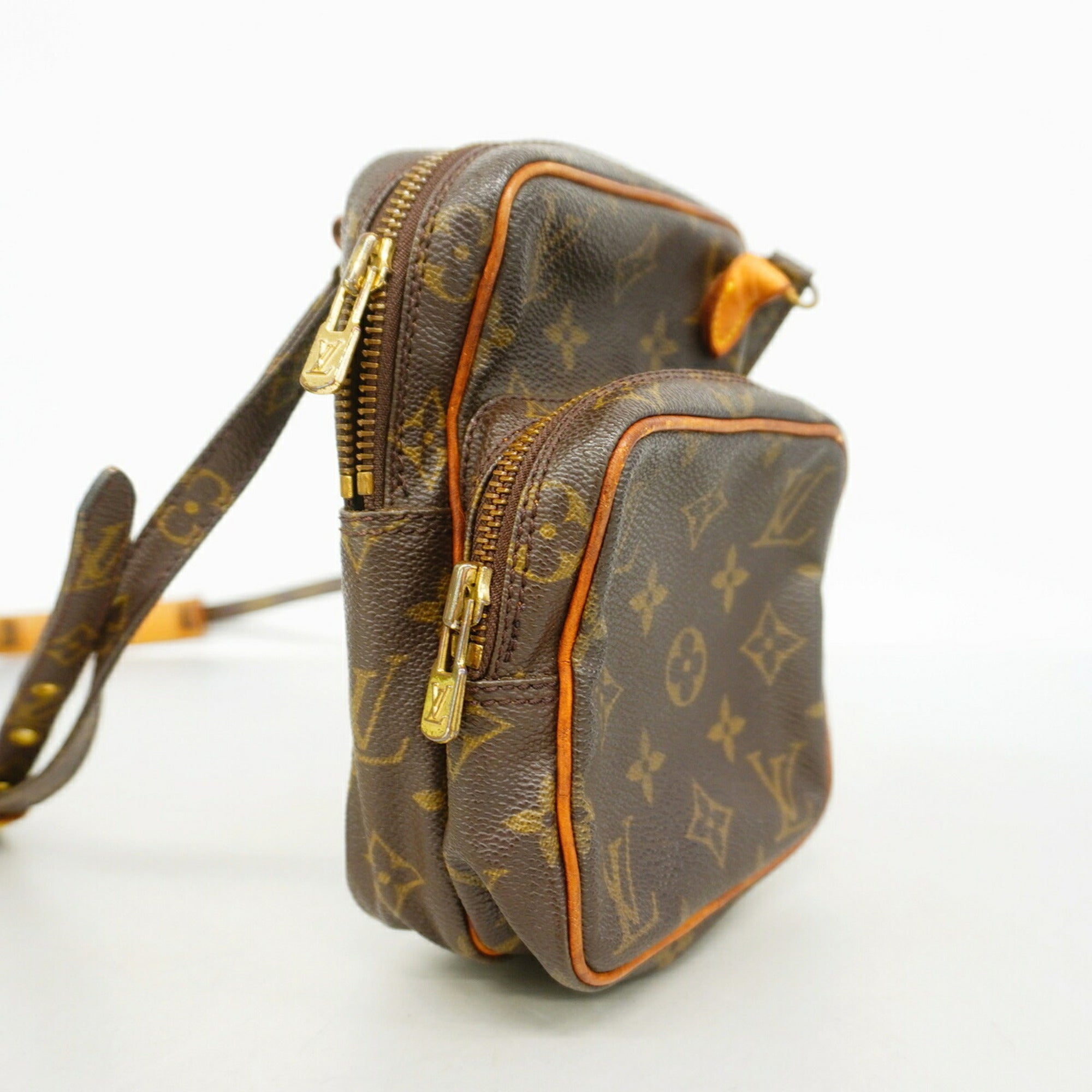 Louis Vuitton Brown Shoulder Bag (Pre-Owned)