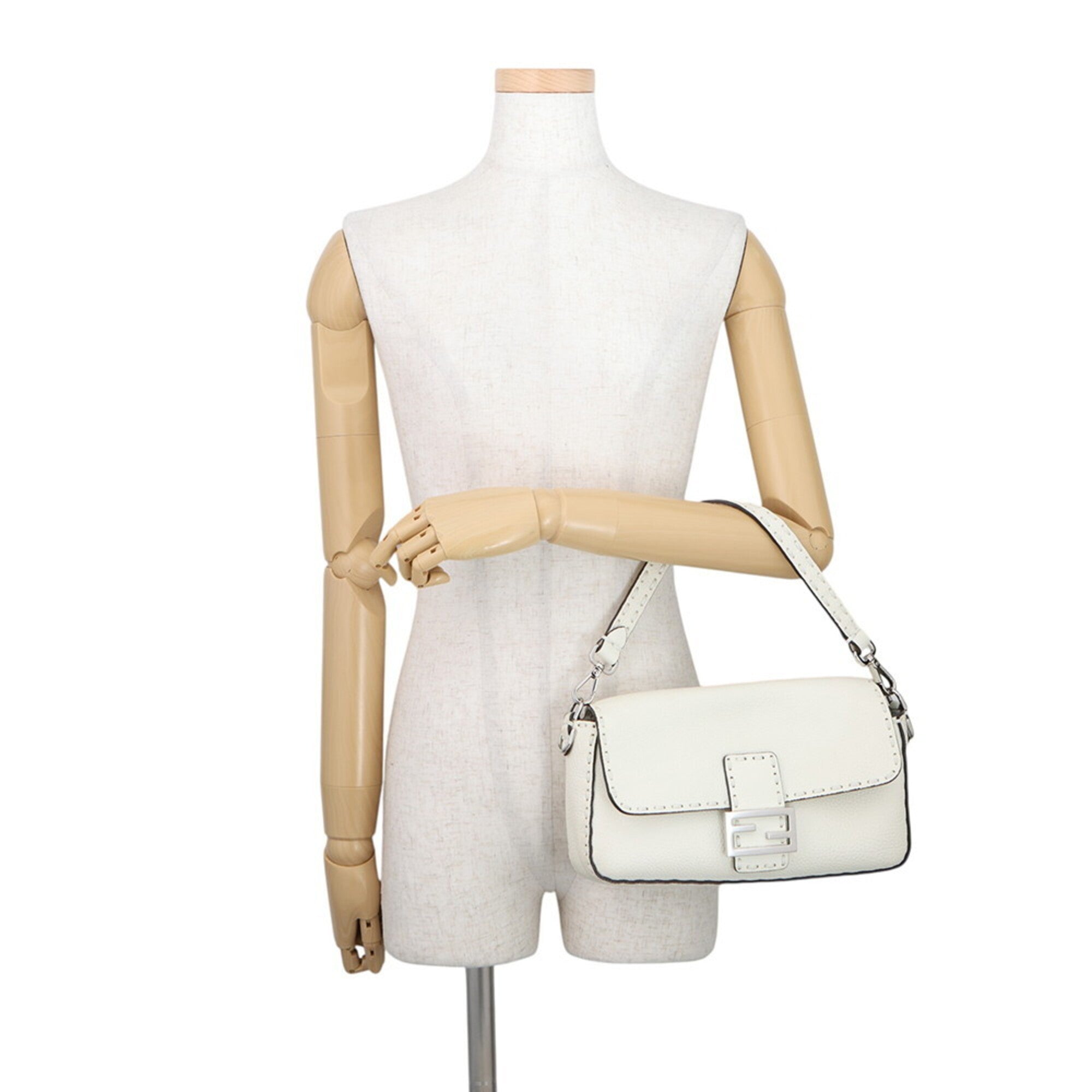 Fendi Selleria White Leather Handbag (Pre-Owned)