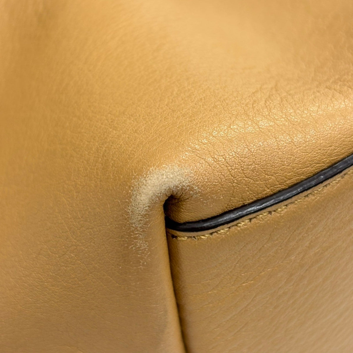 Coach Beige Leather Shoulder Bag (Pre-Owned)