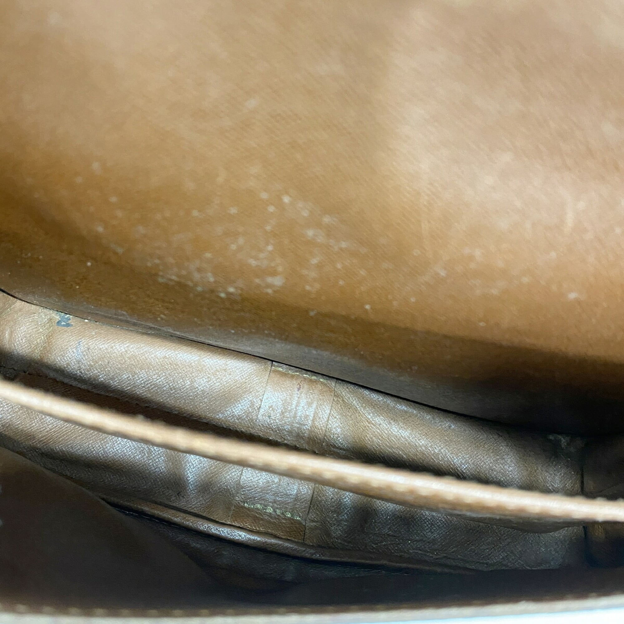 Louis Vuitton Brown Shoulder Bag (Pre-Owned)
