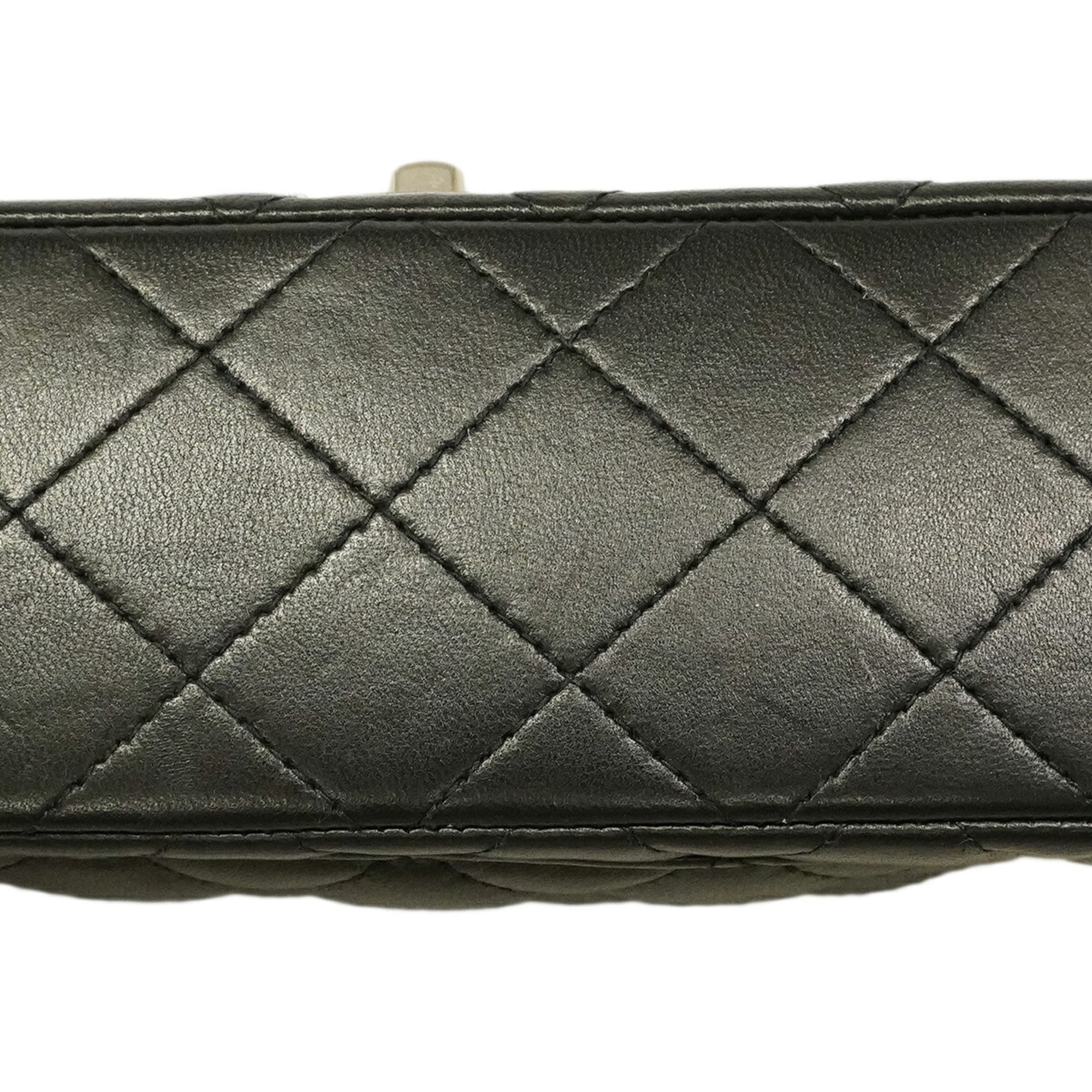 Chanel Black Leather Shoulder Bag (Pre-Owned)
