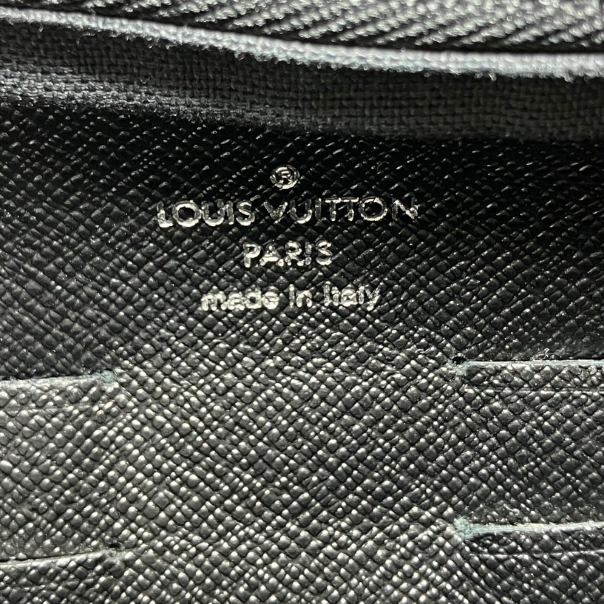 Louis Vuitton Taiga Ardoise Black Leather Clutch Bag (Pre-Owned)