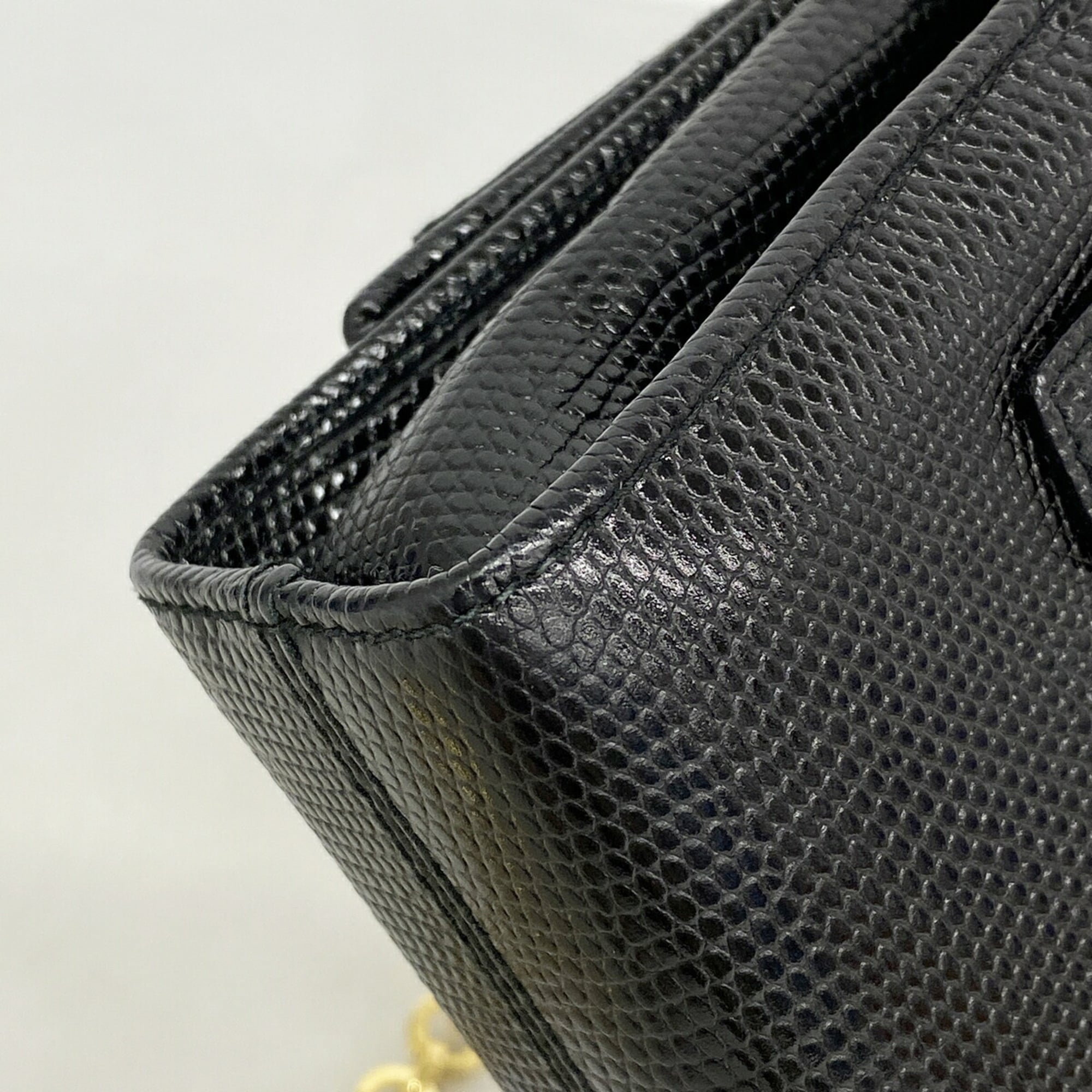 Salvatore Ferragamo Black Leather Shoulder Bag (Pre-Owned)