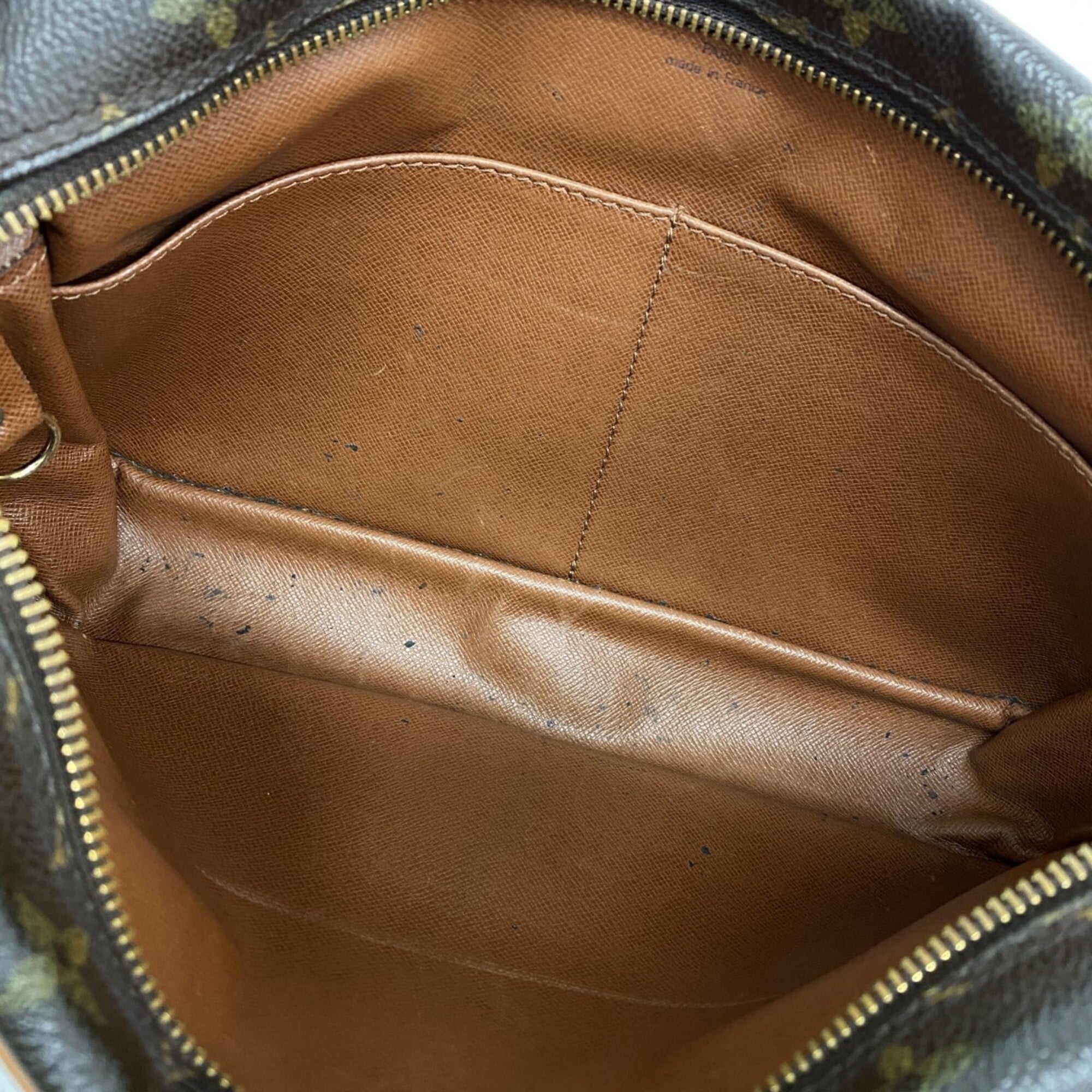 Louis Vuitton Brown Clutch Bag (Pre-Owned)