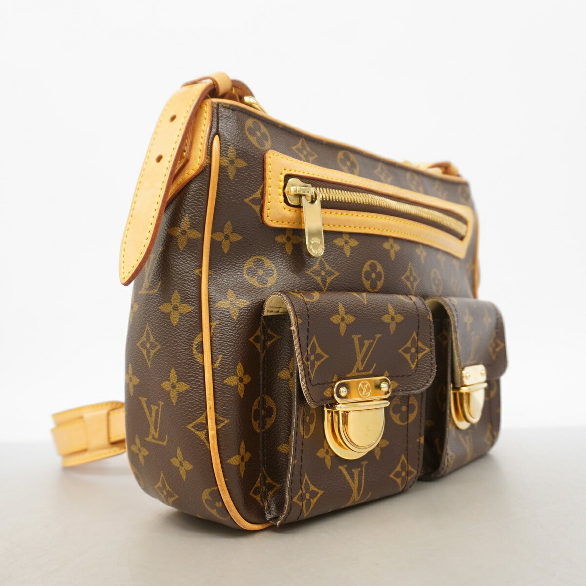 Louis Vuitton Brown Shoulder Bag (Pre-Owned)