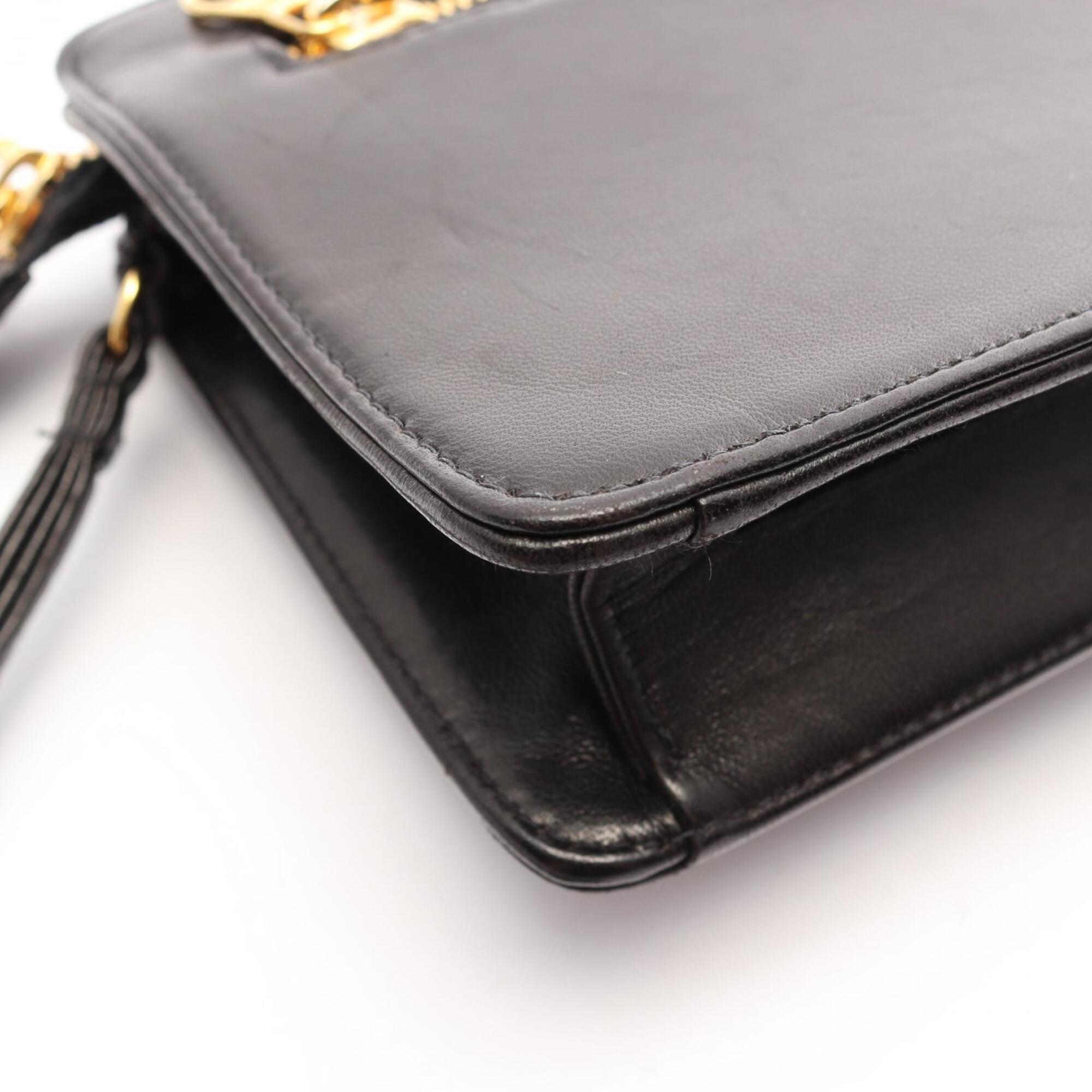 Chanel Black Leather Clutch Bag Handbag (Pre-Owned)