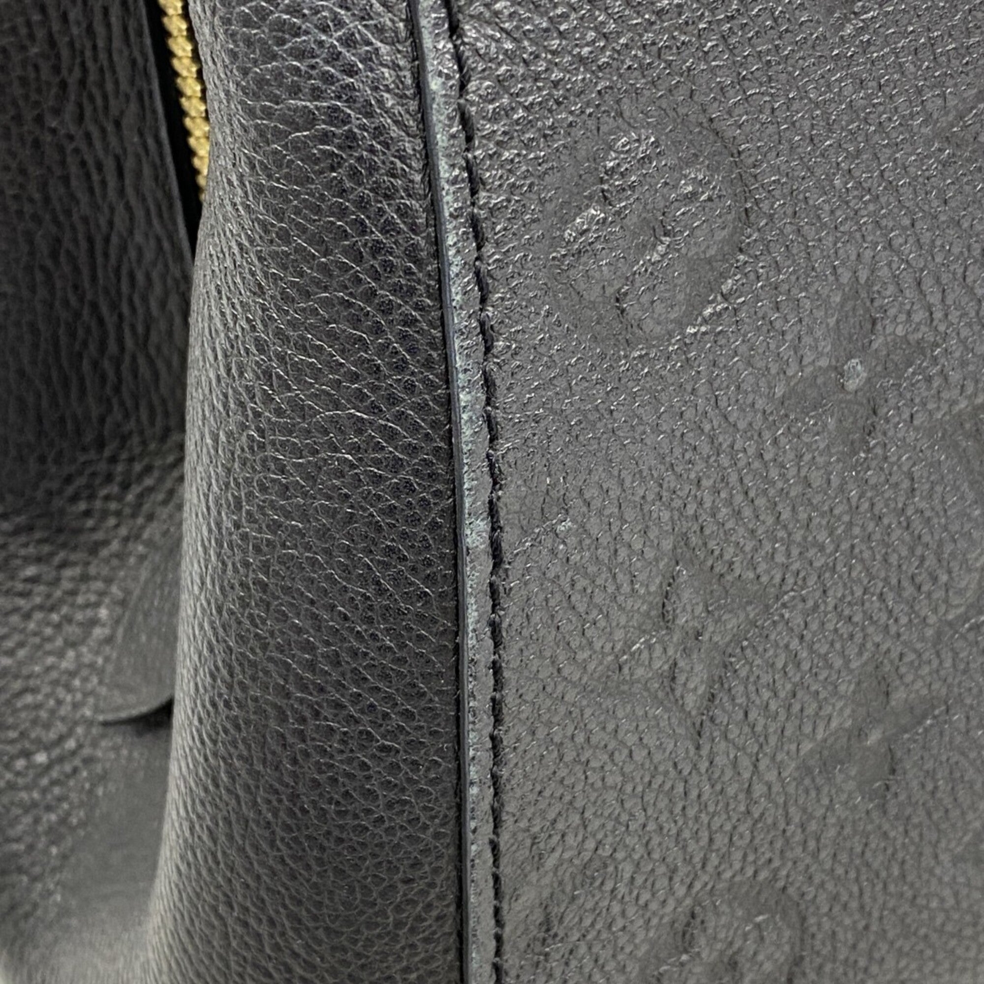 Louis Vuitton Noir Handbag (Pre-Owned)