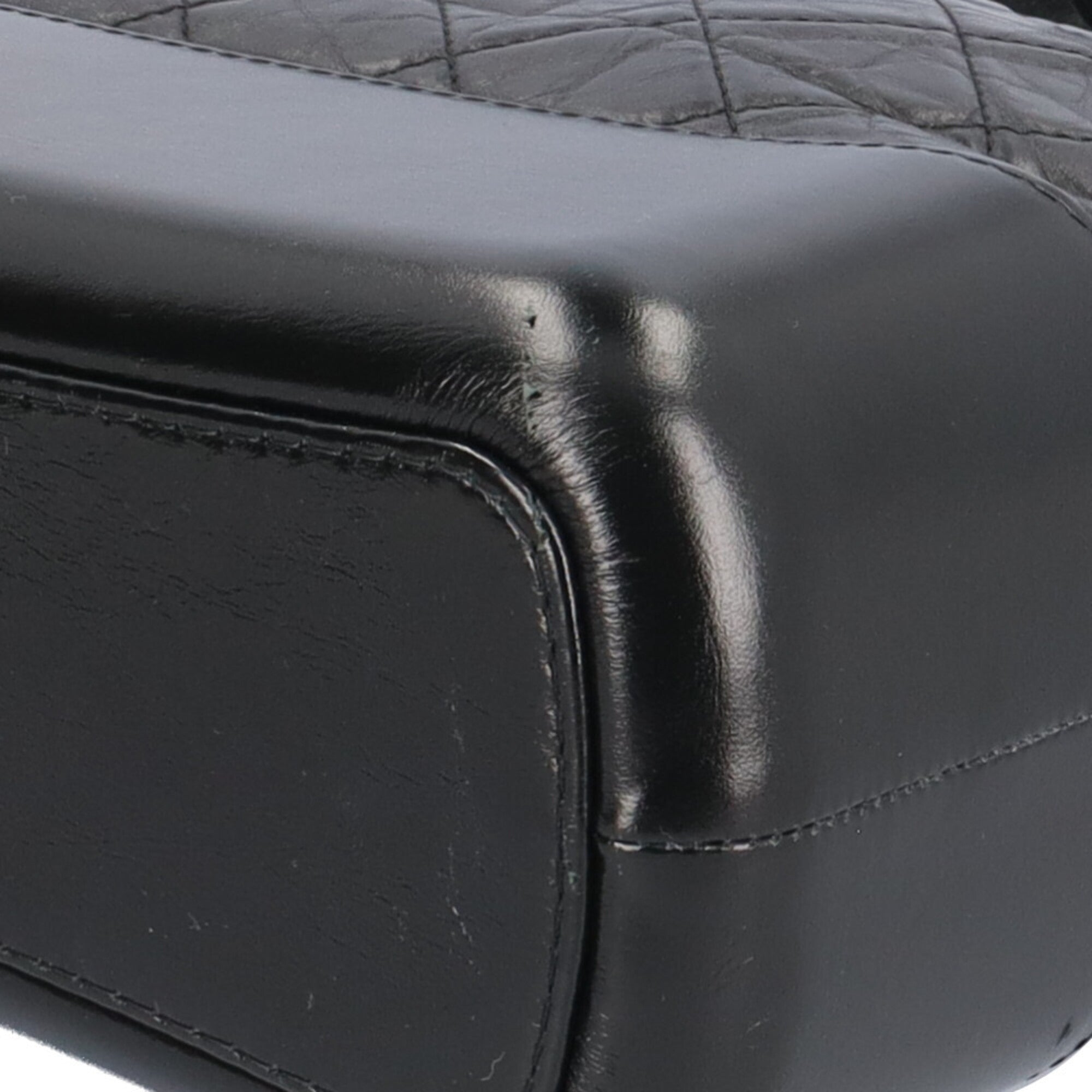 Chanel Black Leather Shoulder Bag (Pre-Owned)