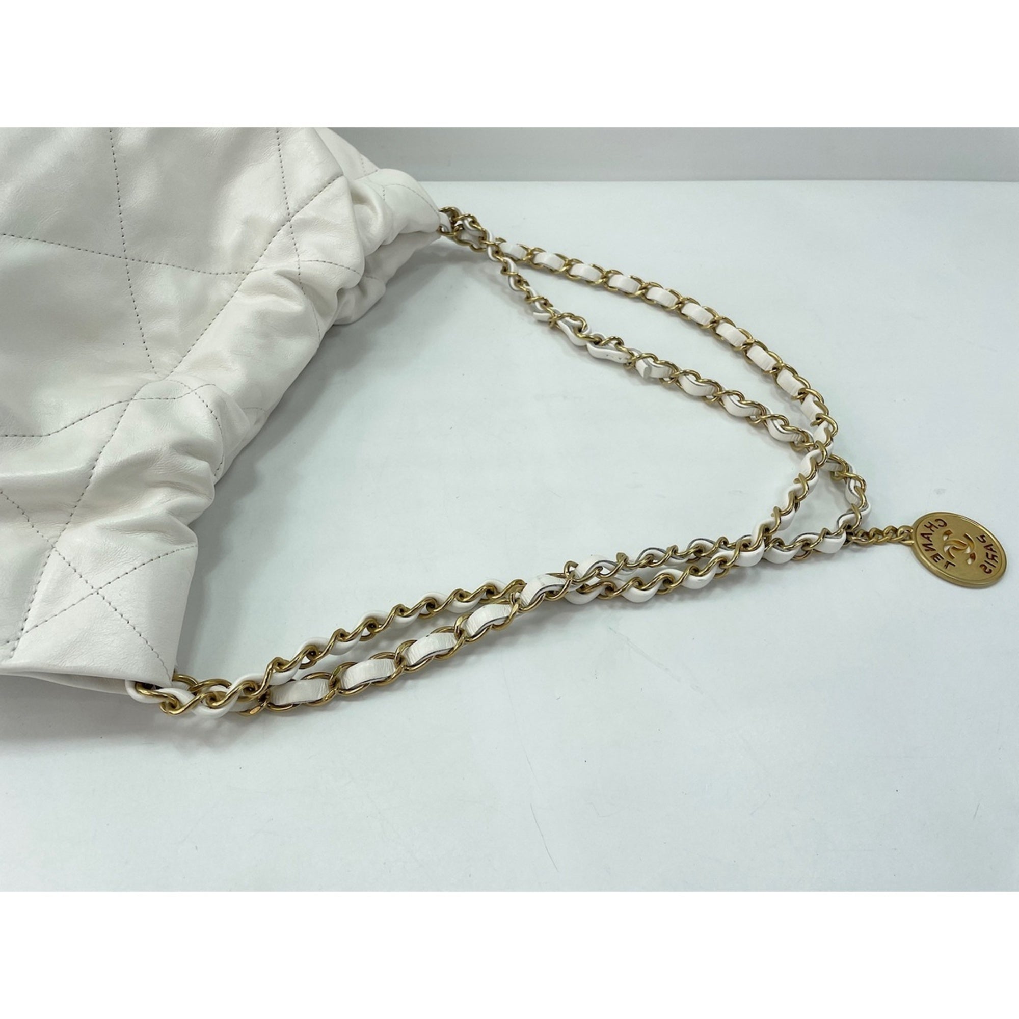 Chanel White Shoulder Bag (Pre-Owned)